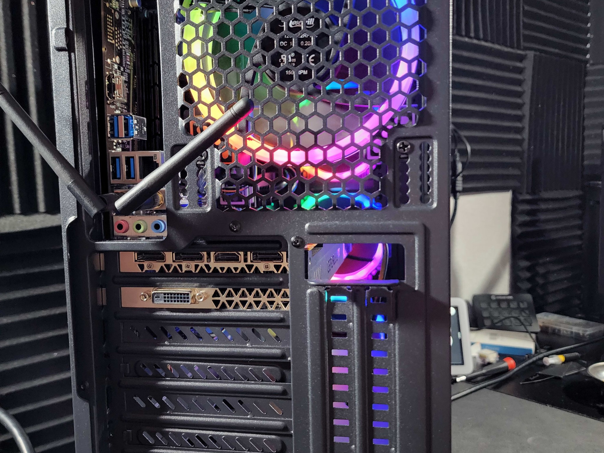DarkLight - i3 10100F GTX 1070 250GB SSD