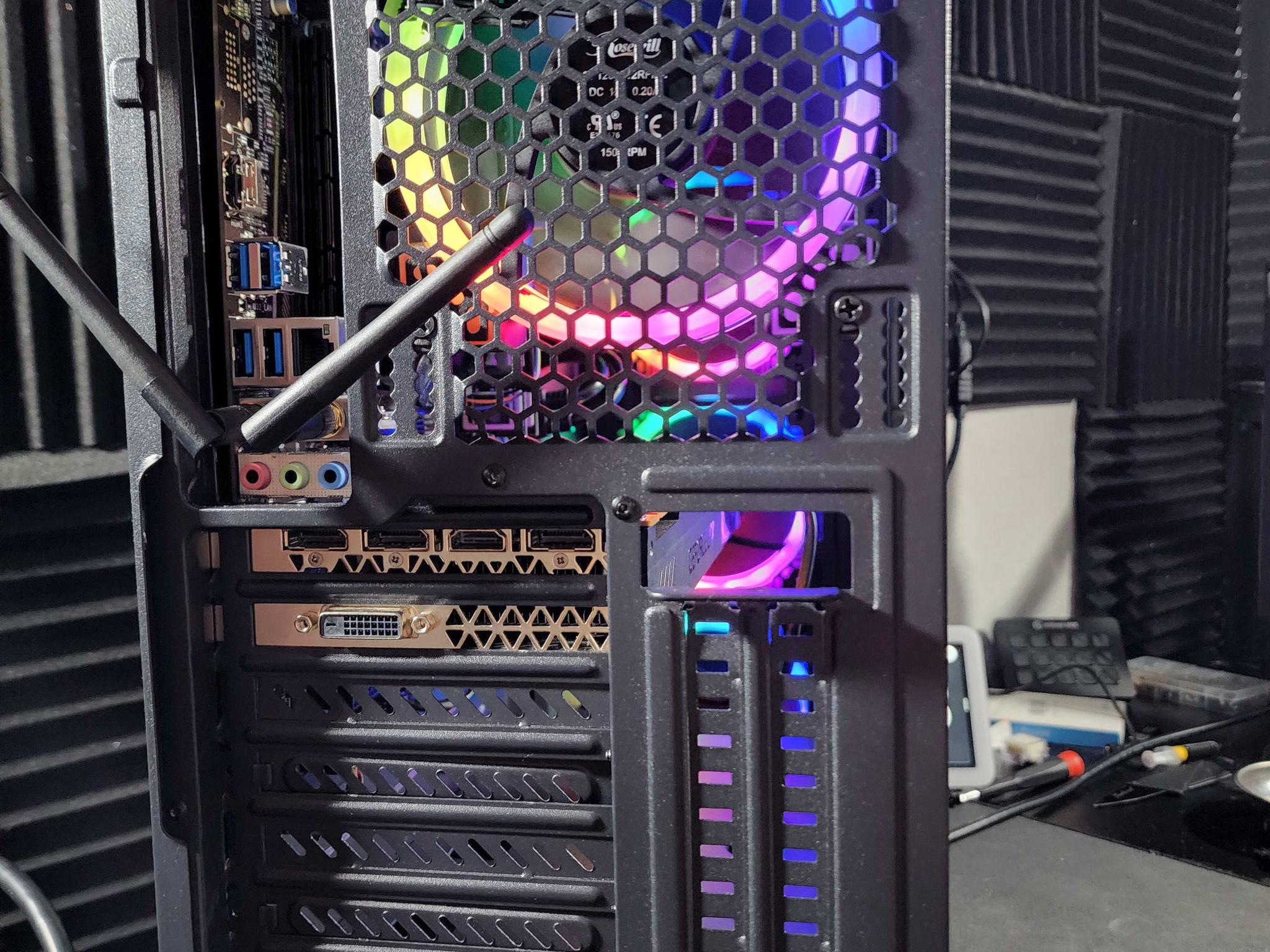 DarkLight - i3 10100F GTX 1070 250GB SSD
