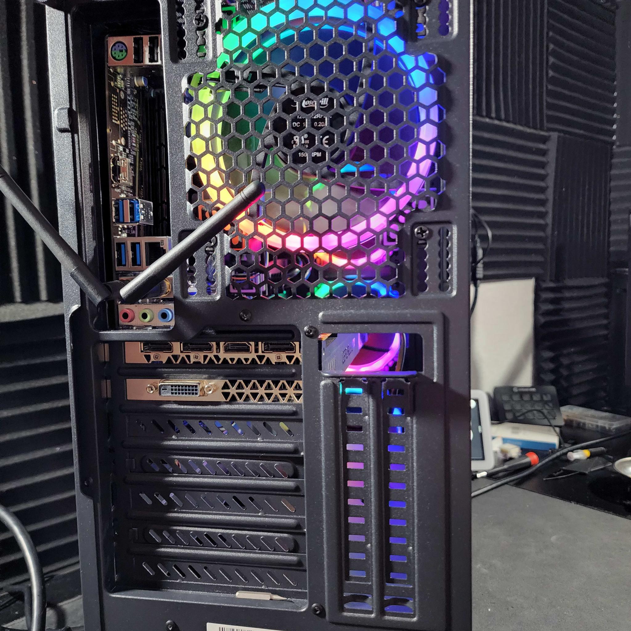DarkLight - i3 10100F GTX 1070 250GB SSD