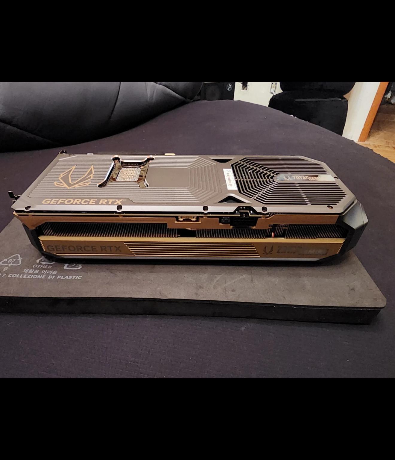 ZOTAC GAMING GeForce RTX 5080 AMP Extreme INFINITY ULTRA - Image 4