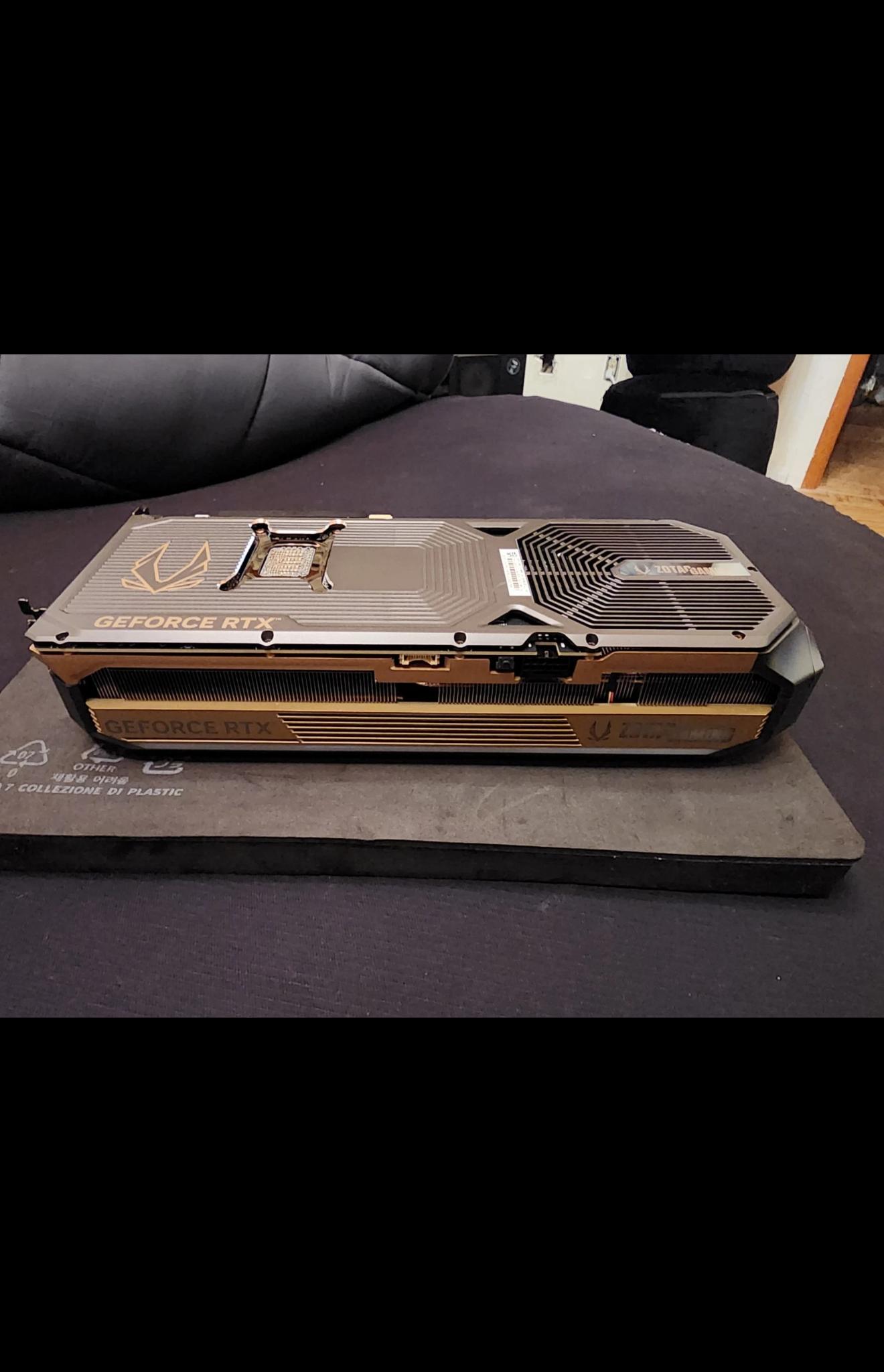 ZOTAC GAMING GeForce RTX 5080 AMP Extreme INFINITY ULTRA