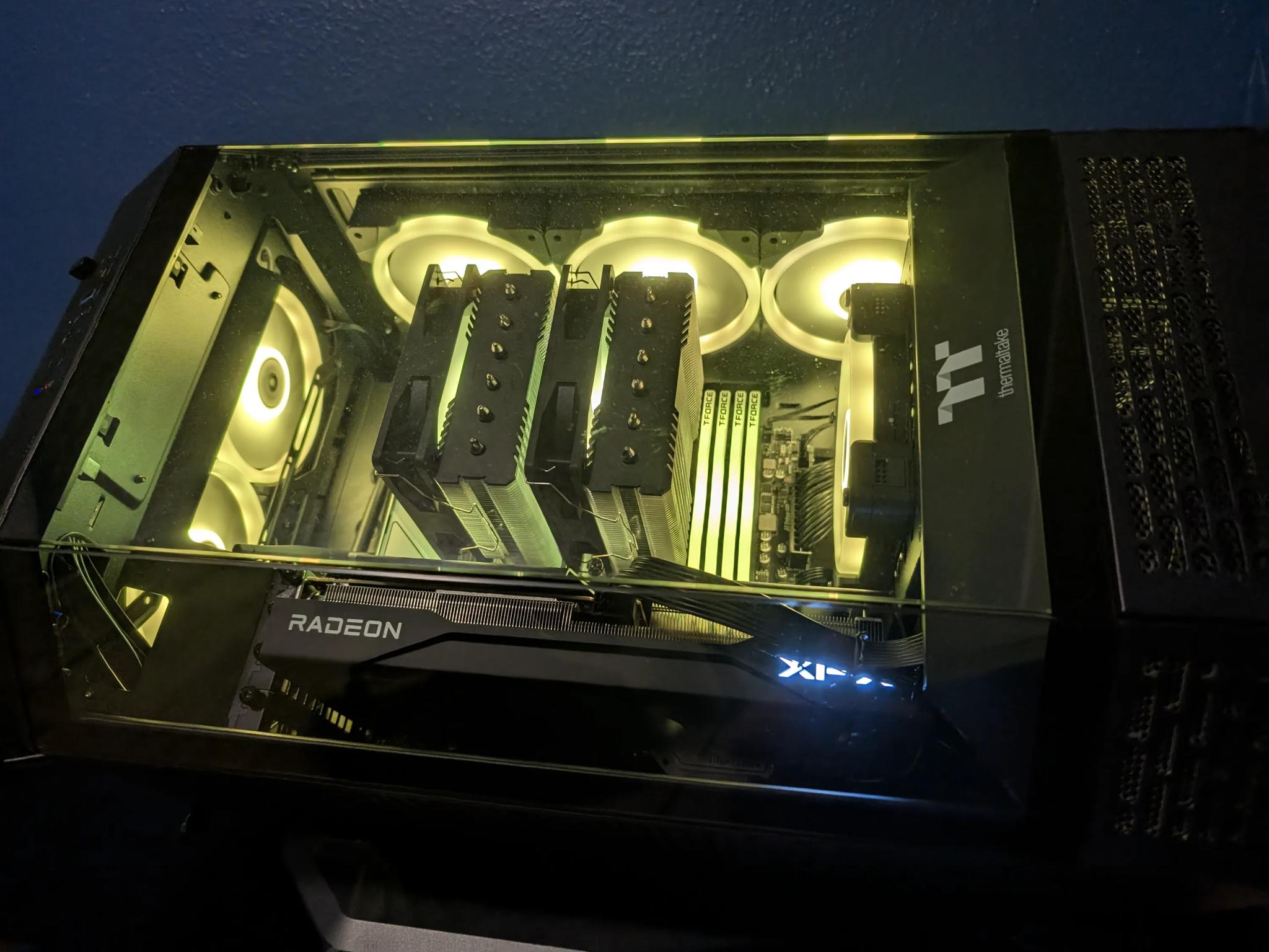 🍁Tower 300🍁 9060 XT 16GB + 5700X3D
