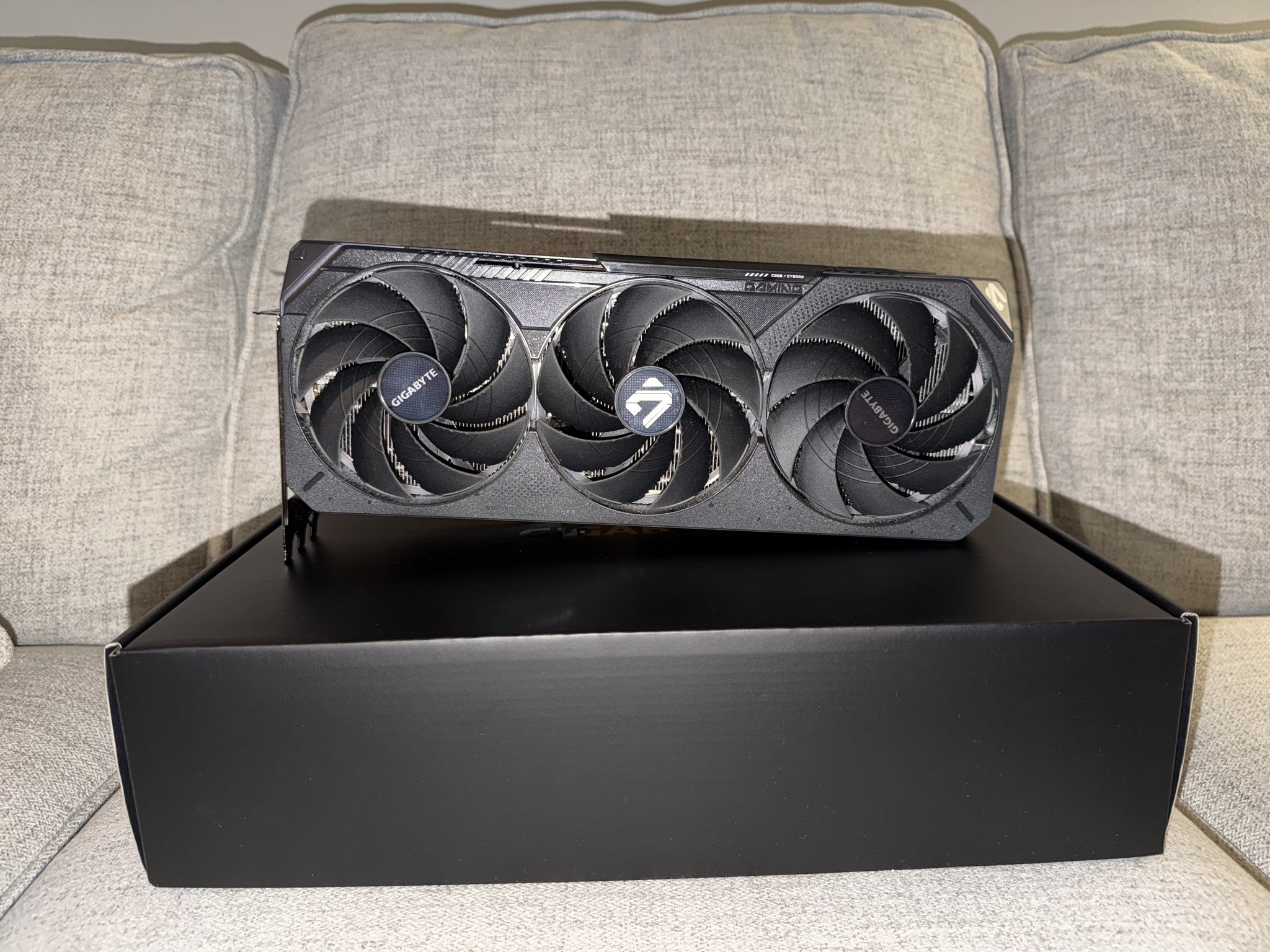 GIGABYTE GeForce RTX 5080 GAMING OC 16G
