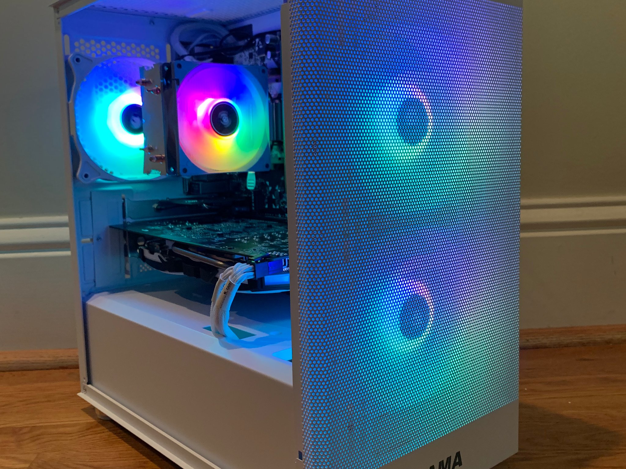 RYZEN 2300x RX 580 FORTNITE READY GAMING PC WHITE WiFi aRGB 16GB RAM 1000GB SSD WINDOWS 10