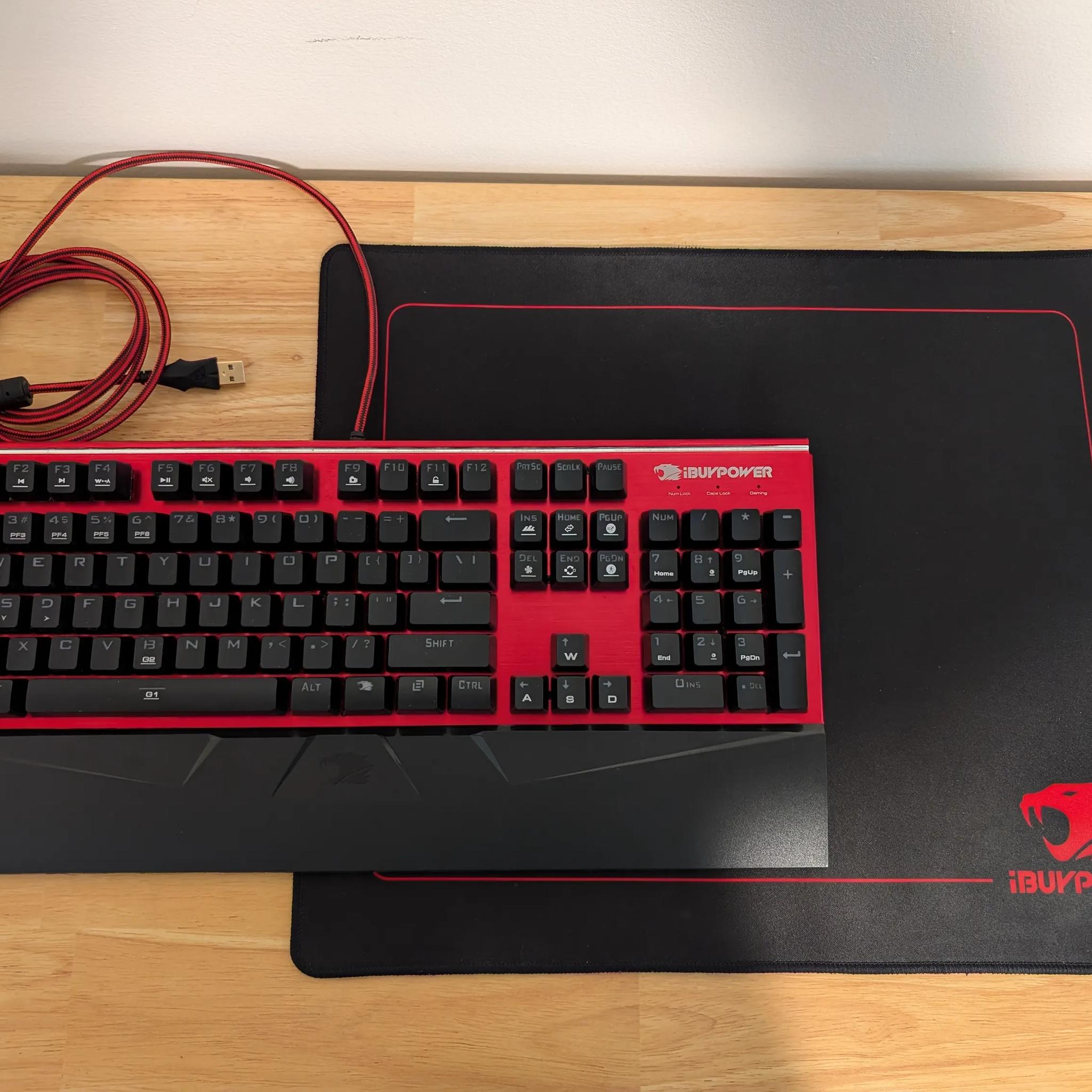 iBuyPower Case, Keyboard, and Mouse pad