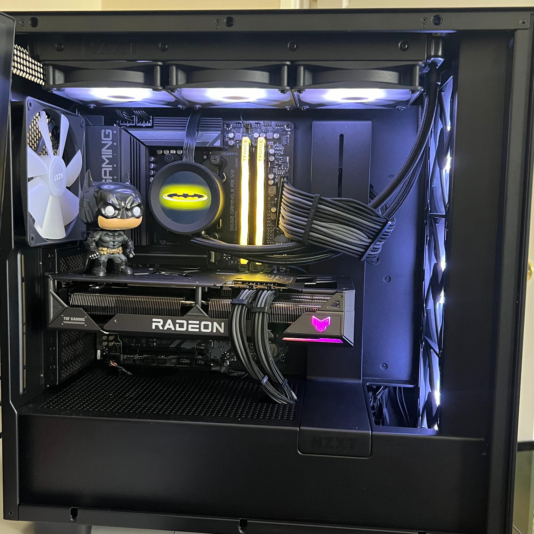 “The Batman” Ryzen 7 7800X3D, RX 7800 XT, 32GB DDR5, 1.5TB NVMe