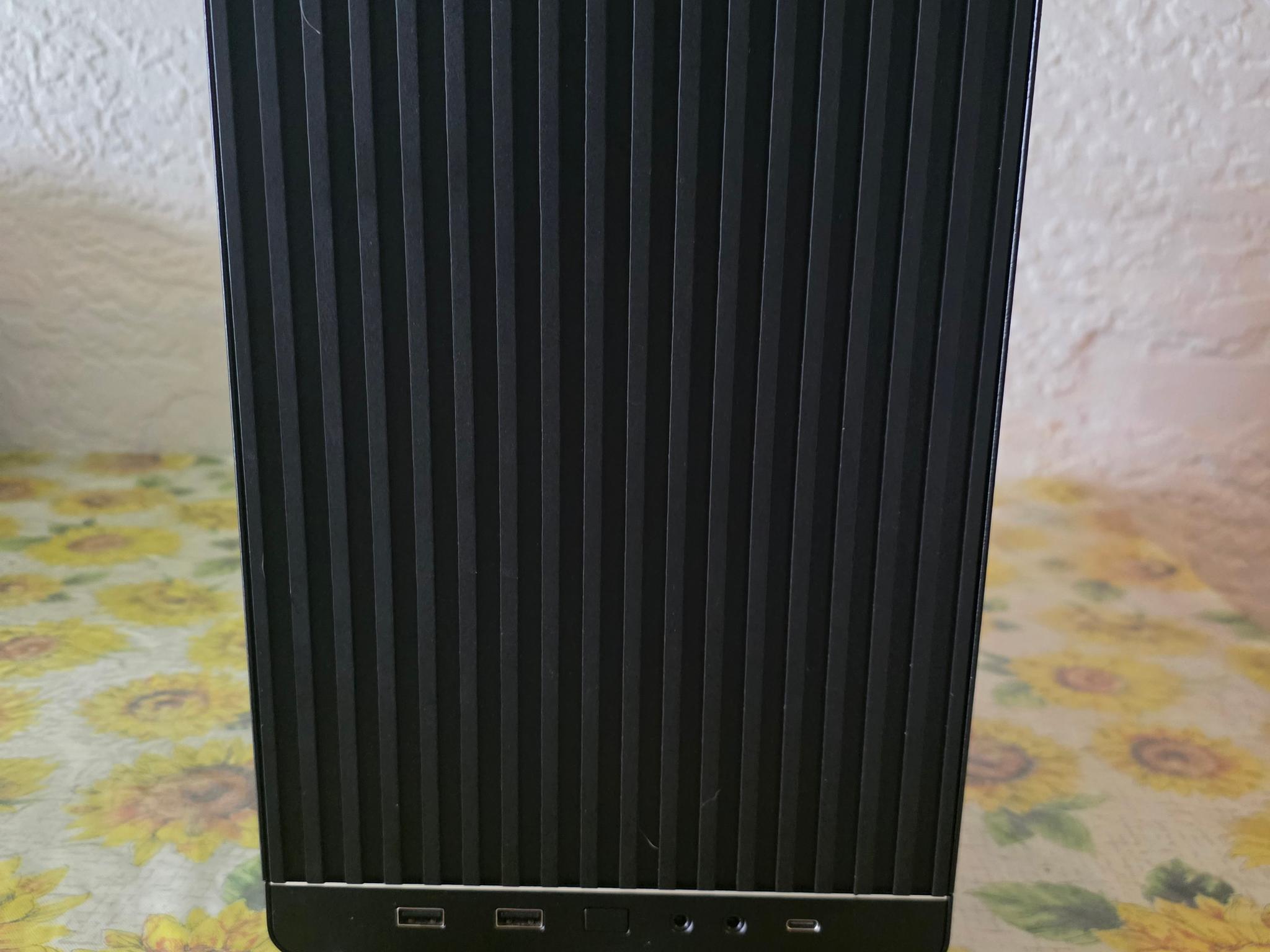 R5 5500 + RX 7600 XT | 32GB DDR4 | 500GB SSD / 512GB HDD