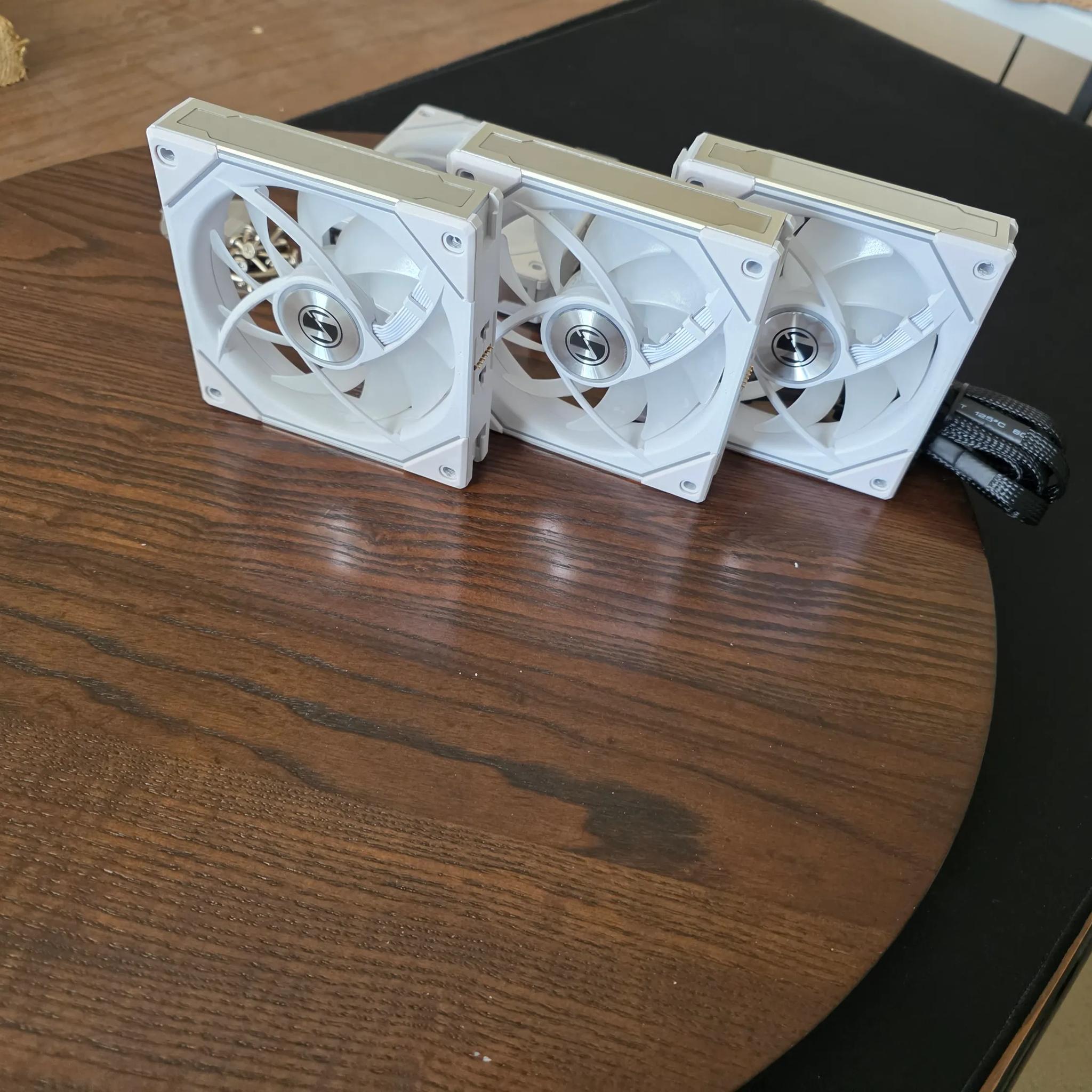 4X Lian Li UNI Fan SL Infinity 120mm Case Fans w/ Controller - 3 Reverse & 1 Standard Blade