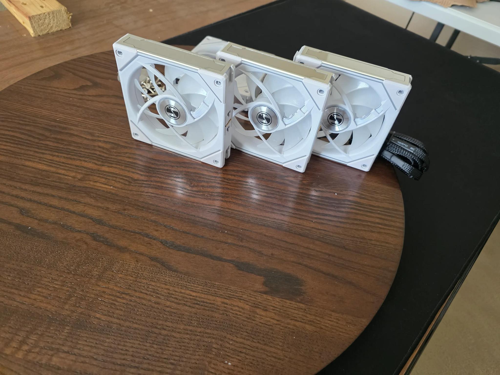 4X Lian Li UNI Fan SL Infinity 120mm Case Fans w/ Controller - 3 Reverse & 1 Standard Blade