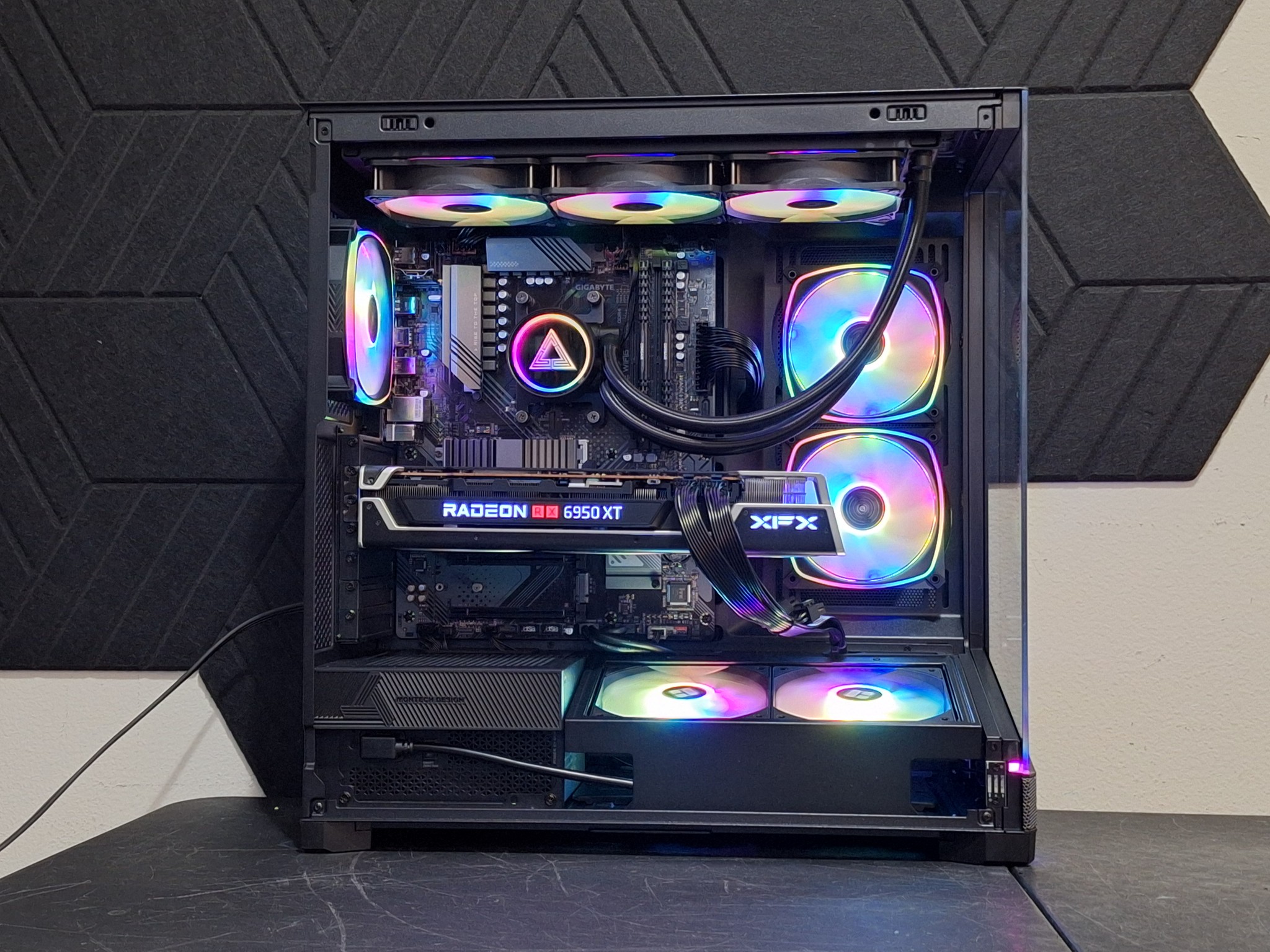 ⚔️1440p Ultra Montech Gamer⚔️RX 6950 XT | 32GB Corsair DDR4 | Ryzen 7 | 1TB SSD | WiFi!