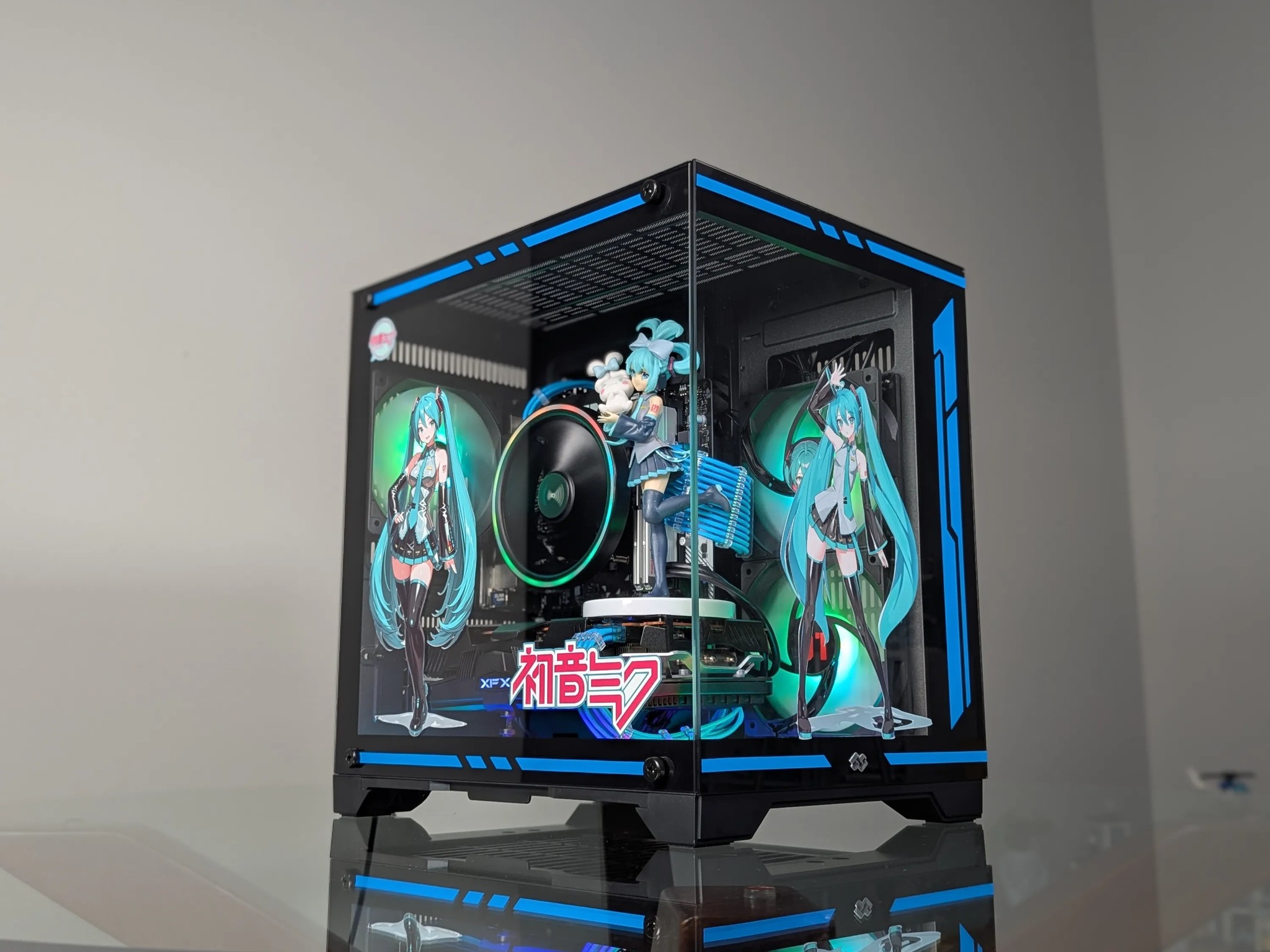 The Most Kawaii Gaming PC - The Hatsune Miku