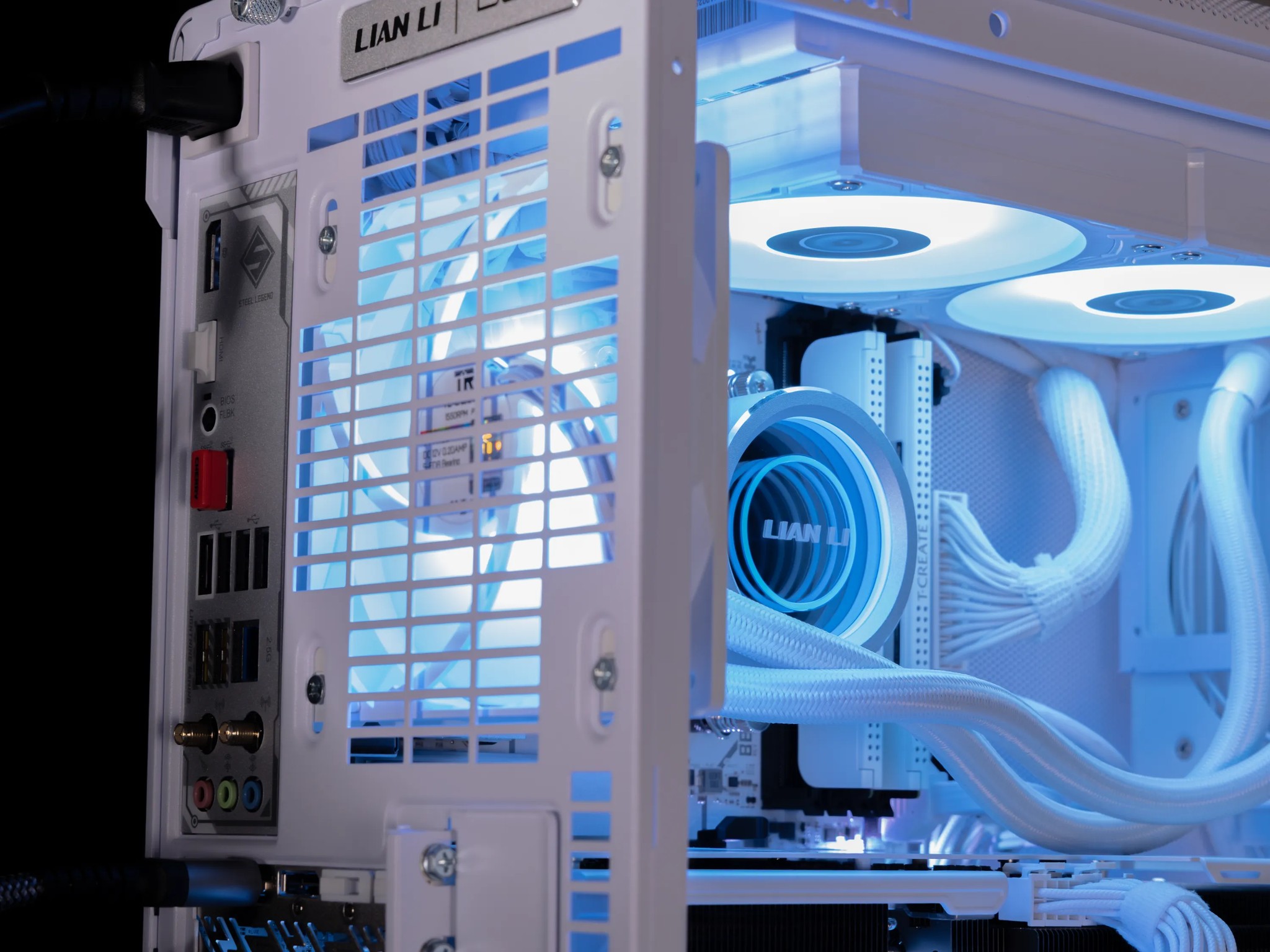 ✴ White Blade ✴ RX 9070XT / AMD R5 9600X / 1TB NVME / 32GB DDR5 RAM / 240 AIO / Windows 11 Pro
