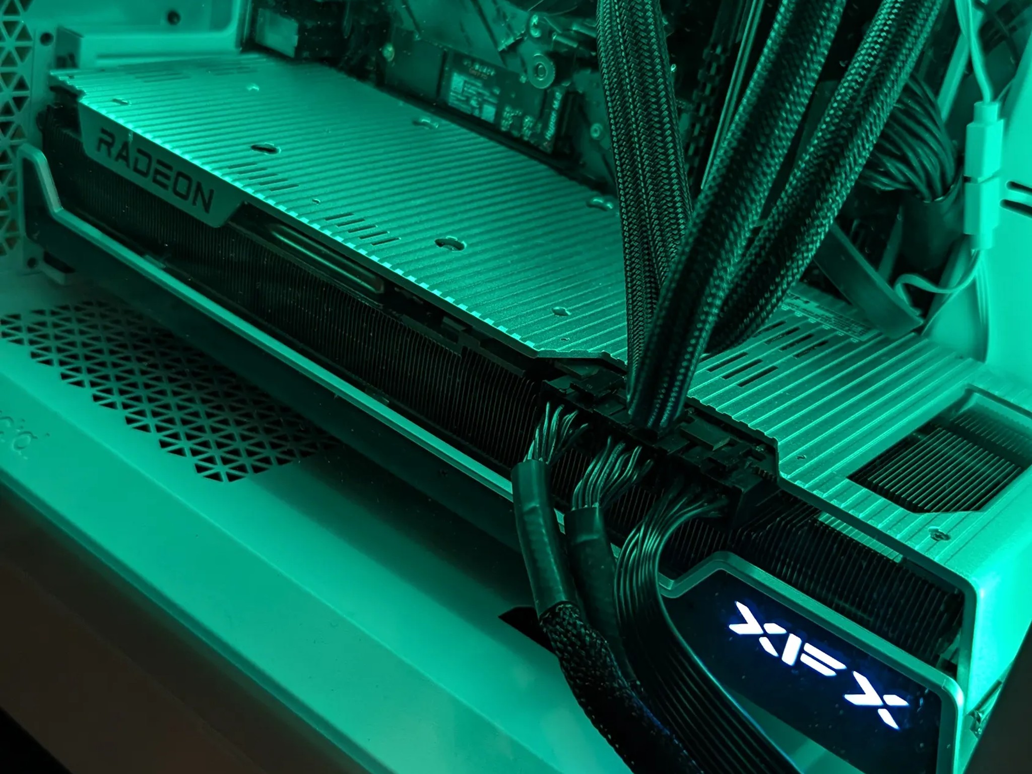 XFX 7900 xtx with included support bracket