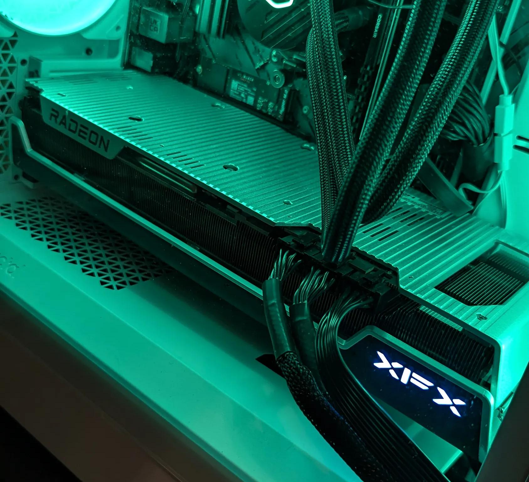 XFX 7900 xtx with included support bracket