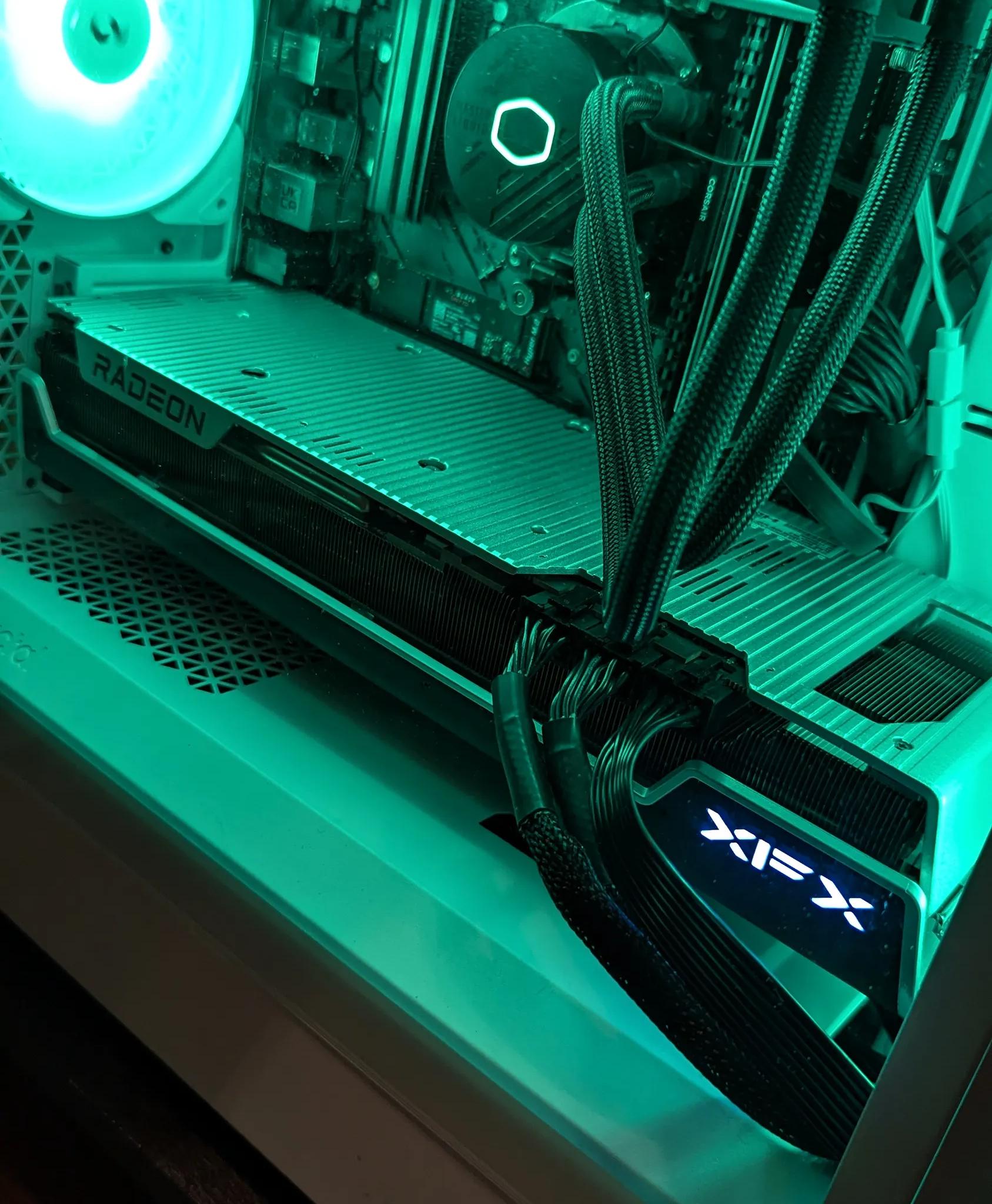 XFX 7900 xtx with included support bracket