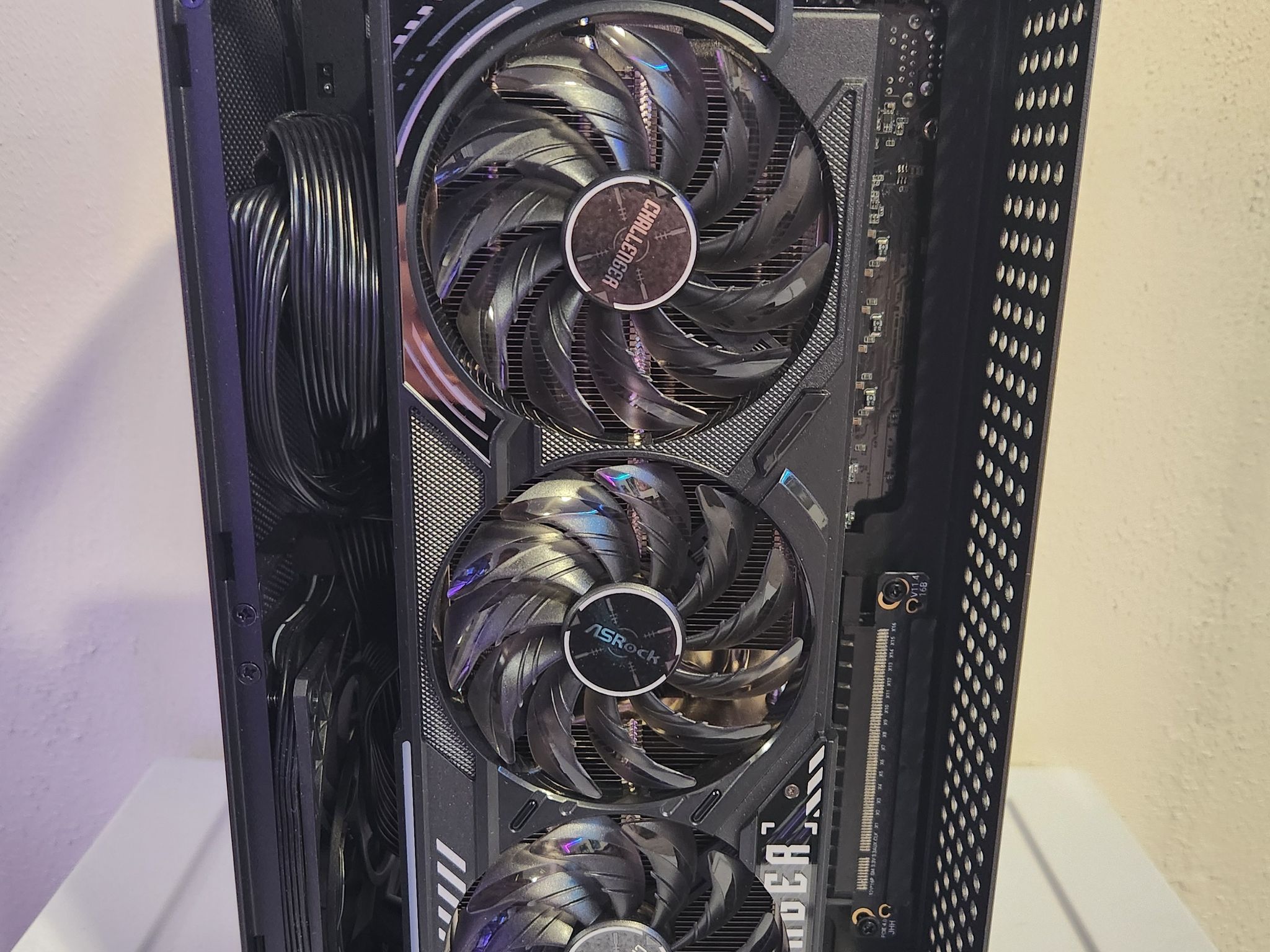 SFF Gaming PC – Ryzen 9 7945HX3D + Radeon RX 9070 + 48GB DDR5 + 2TB SSD