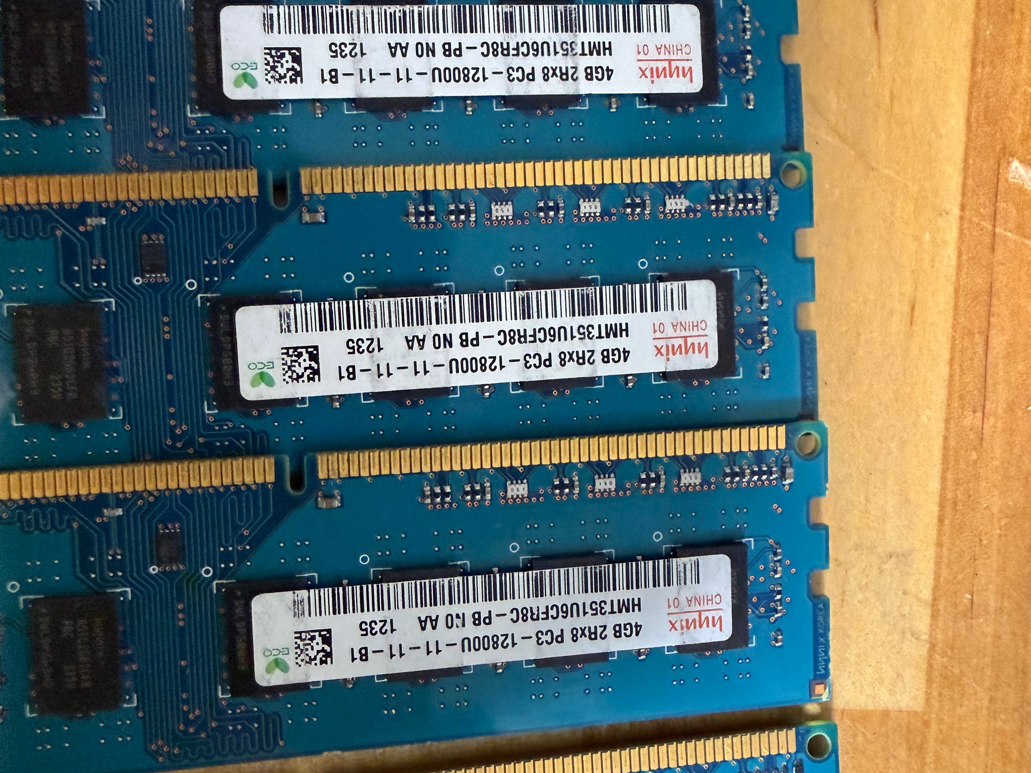 Huge LOT of DDR3 DIMMMs (66GB total, mostly 4GB sticks with a few 2 GB in there) look at photos