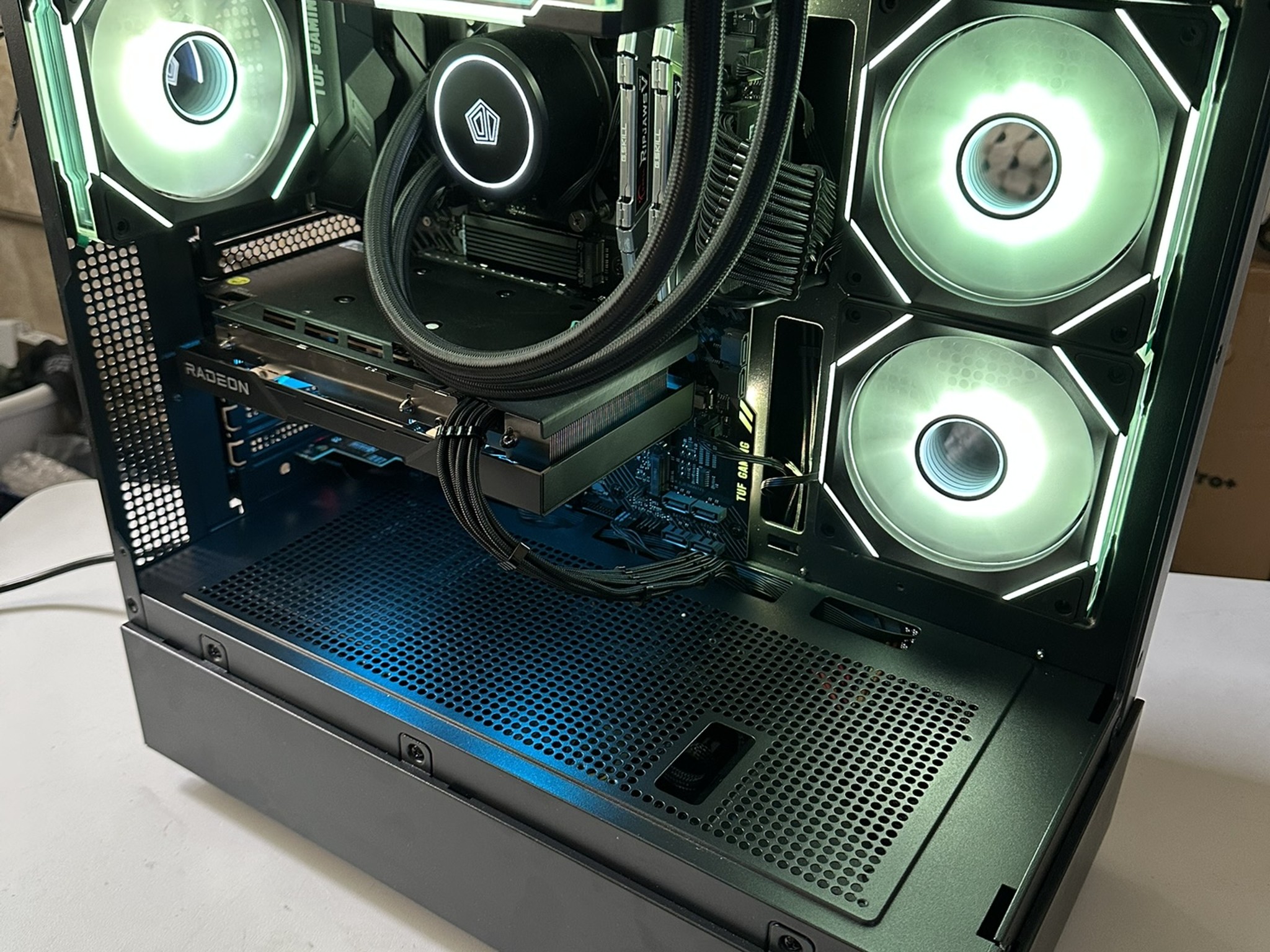 Gaming PC - Ryzen 7 2700X / RX 6600 XT / 512GB NVME / 16GB RAM