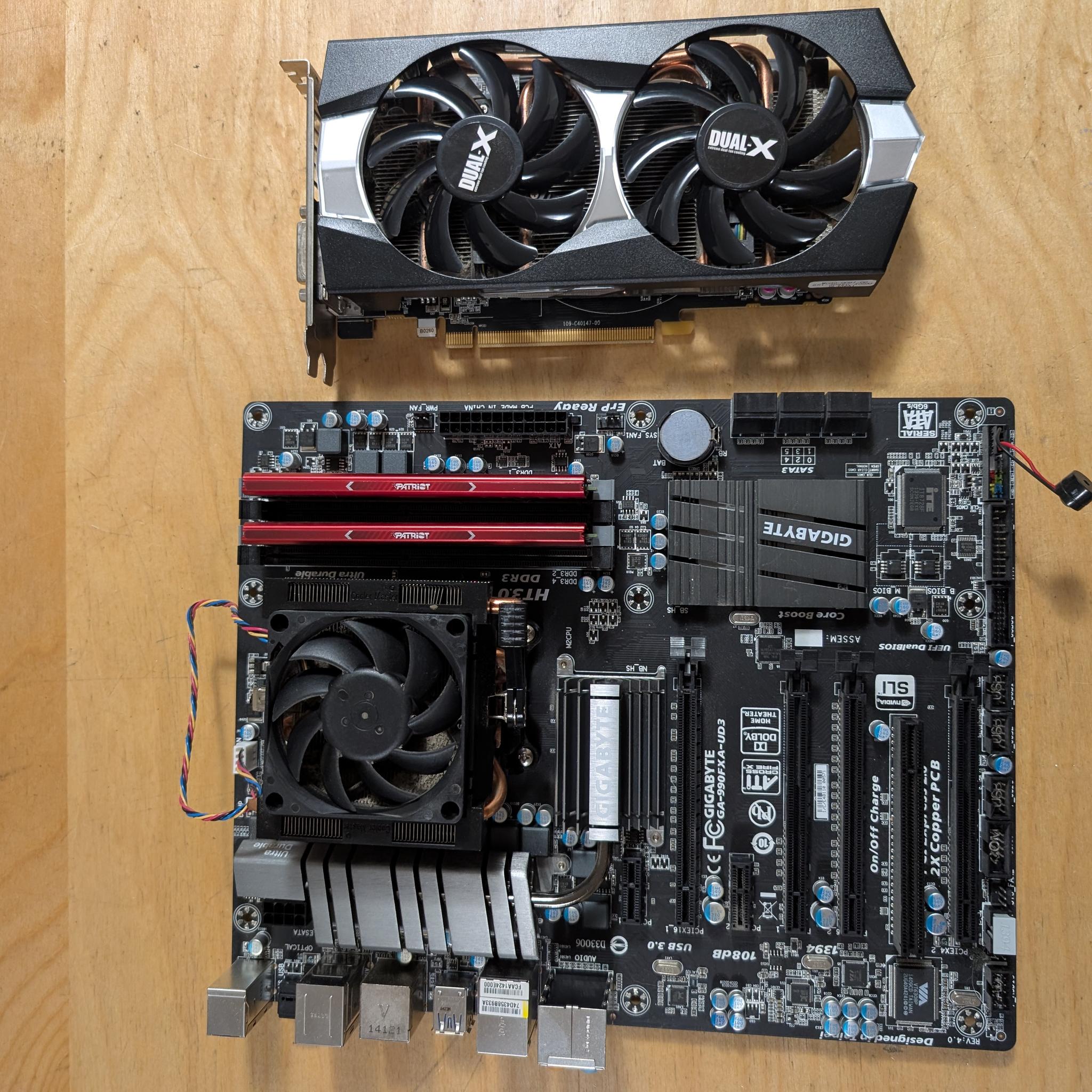 Gigabyte 990FXA-UD3 / AMD FX8320 / 16GB DDR3 / R9 270x 4GB