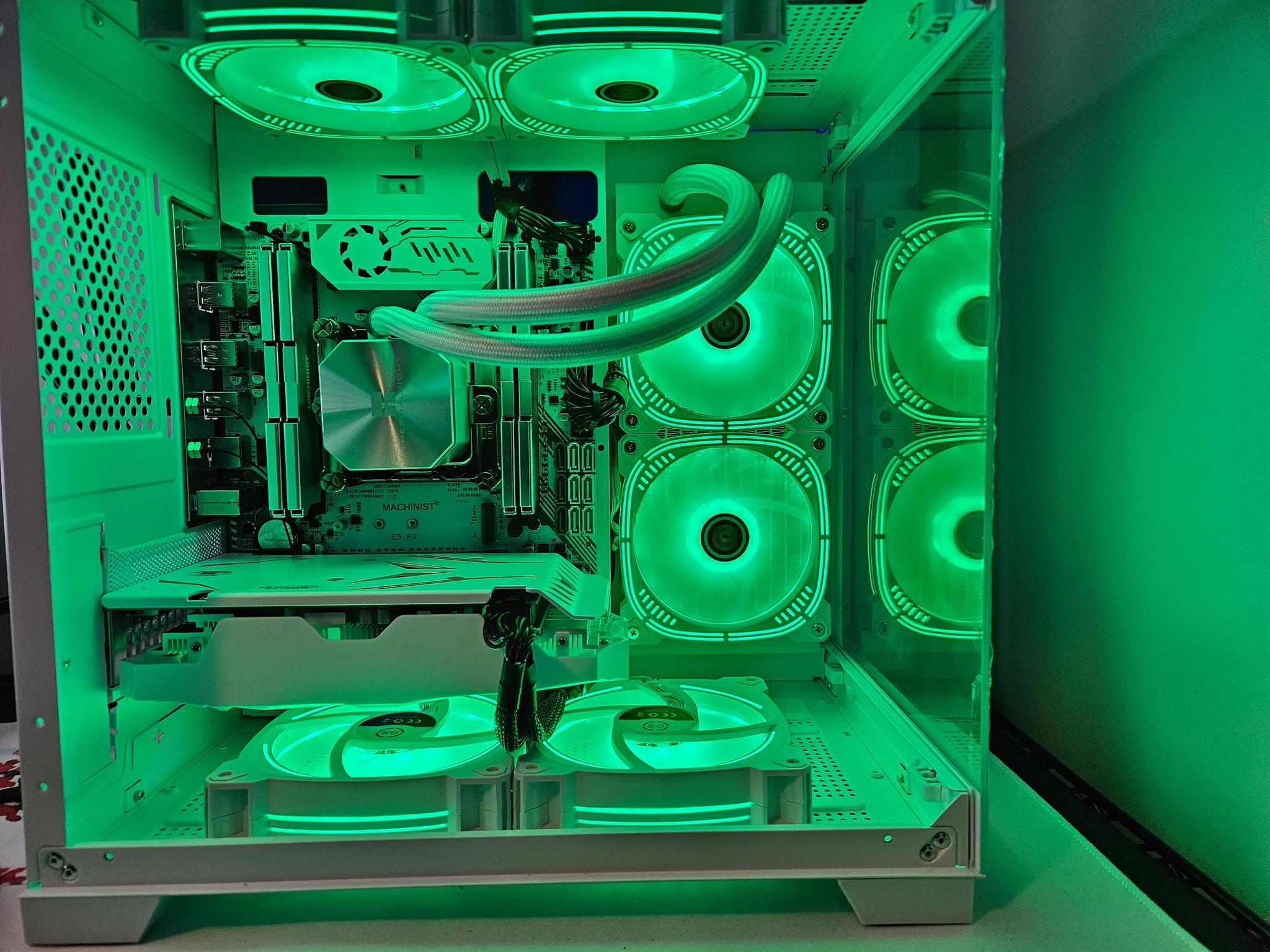 Arctic Rig intel 14 core / 64GB DDR4 / 2TB SSD / RX 5500 XT 8GB