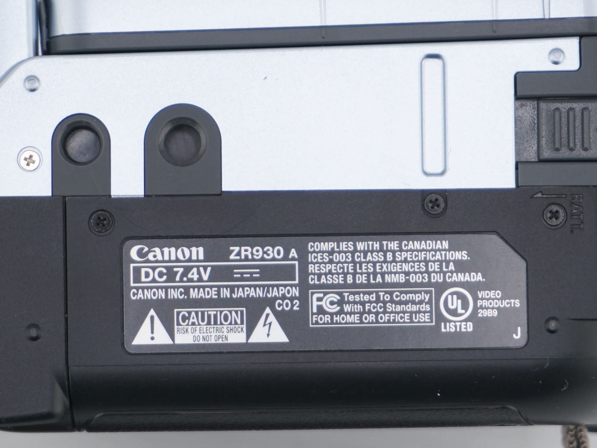 Canon ZR930 Camcorder + Battery & Power Adapter