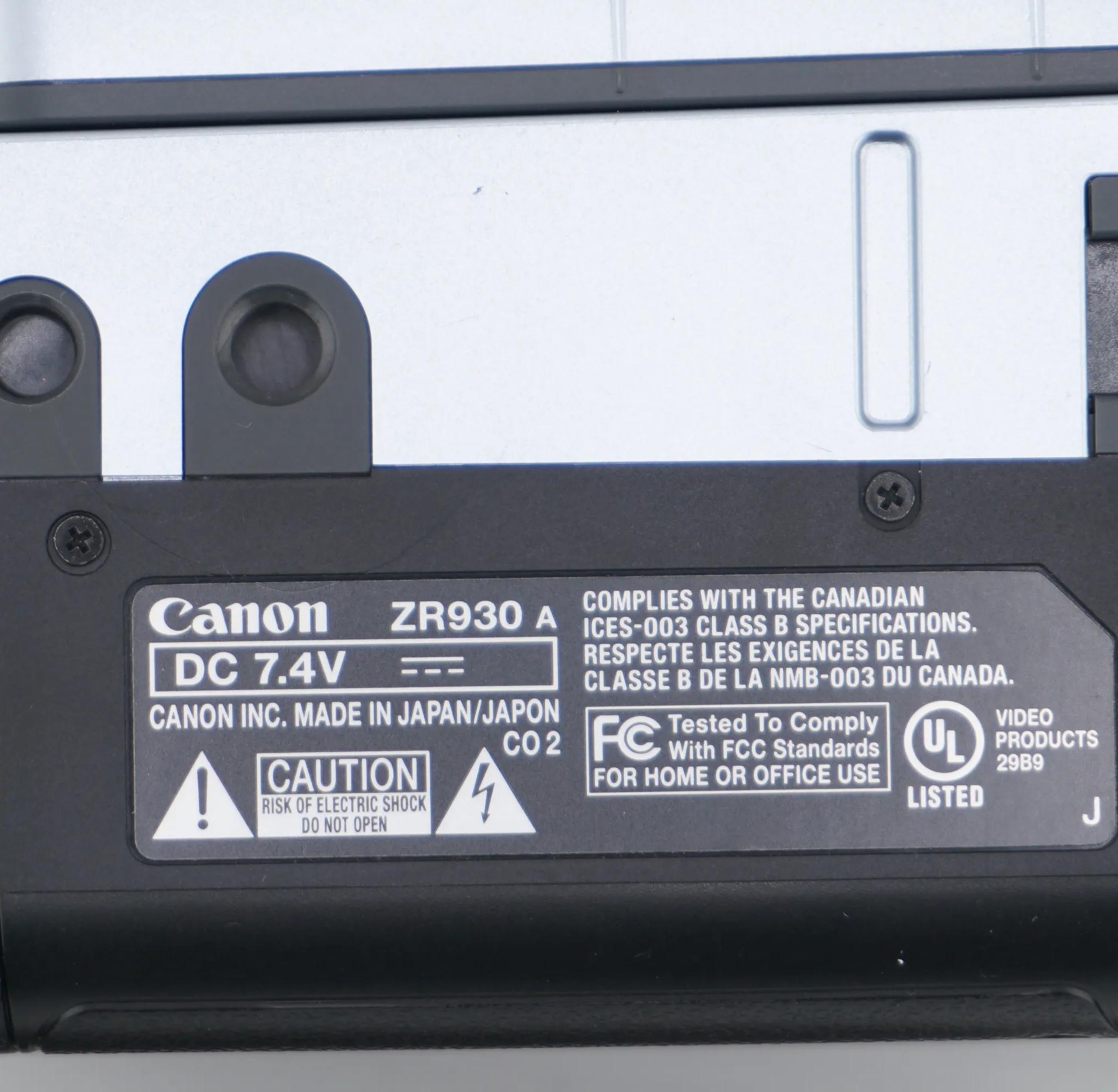 Canon ZR930 Camcorder + Battery & Power Adapter