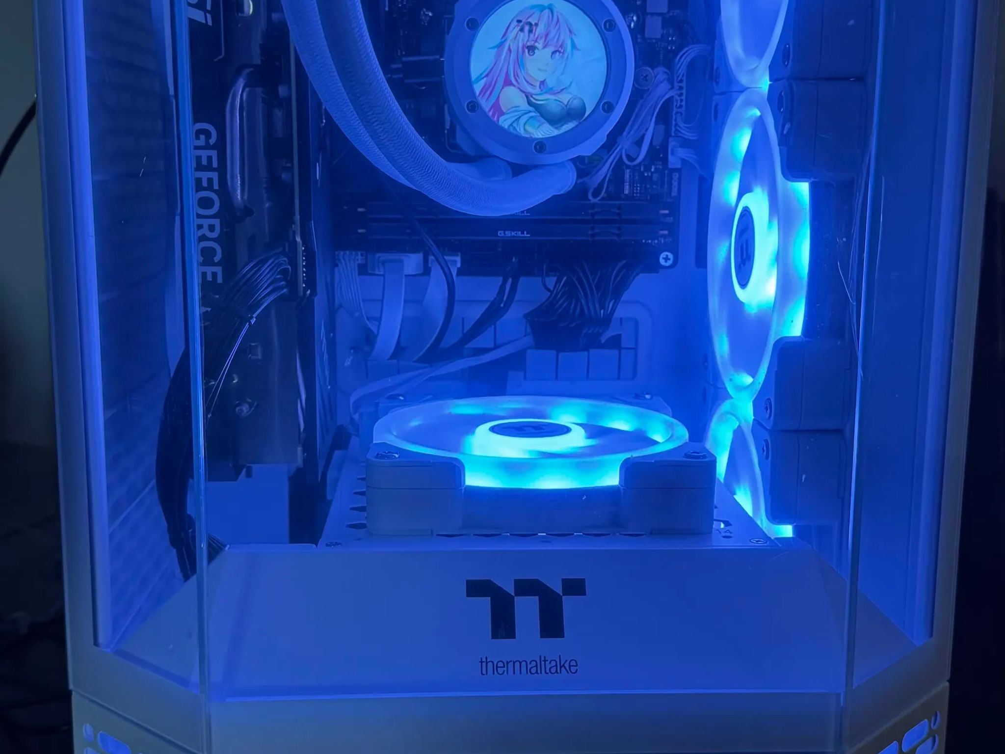 Tower 250|ROG Strix B650-I|9800X3D|32GB 6000Mts|2TB|4070Ti Super