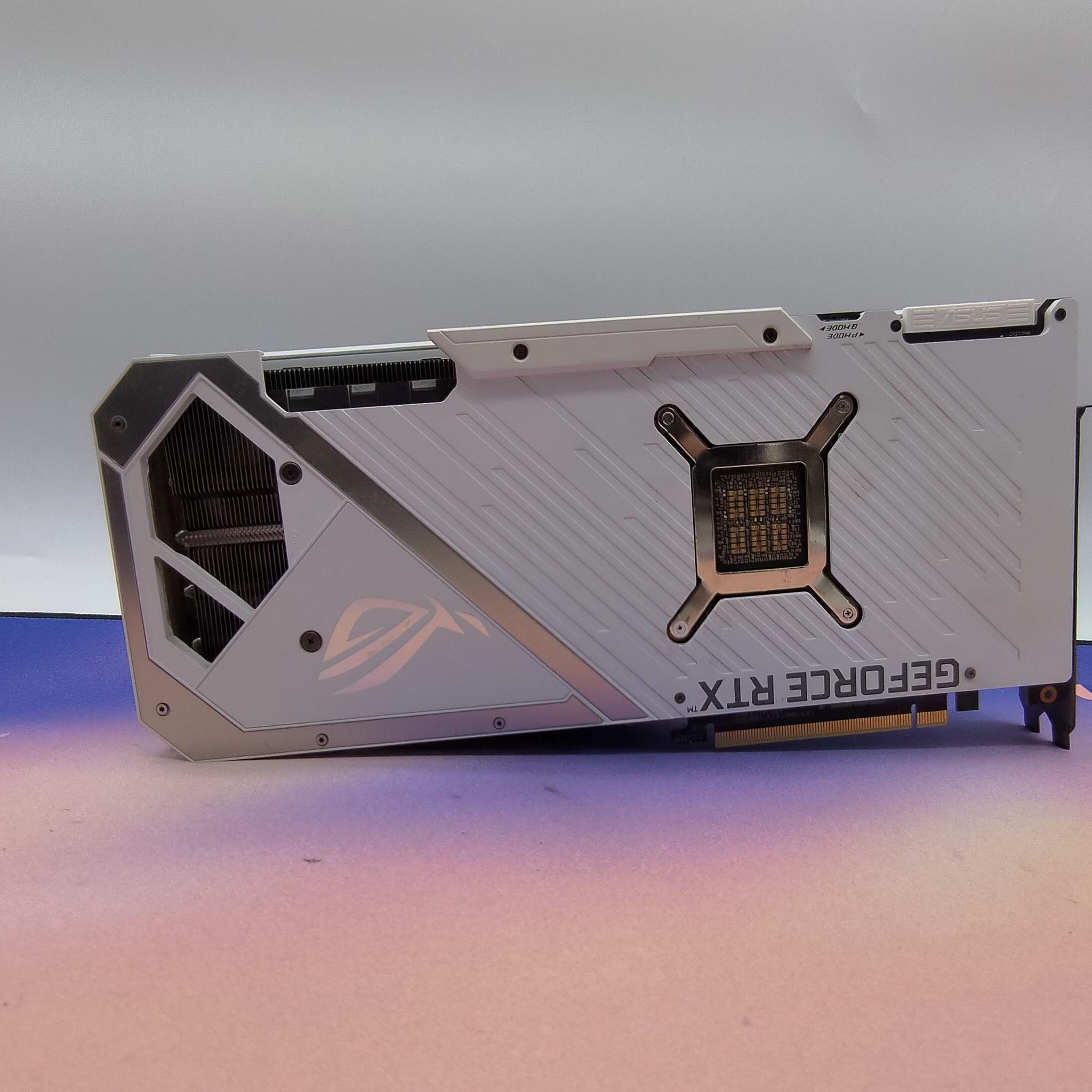 White Asus ROG Strix Gaming RTX 3090