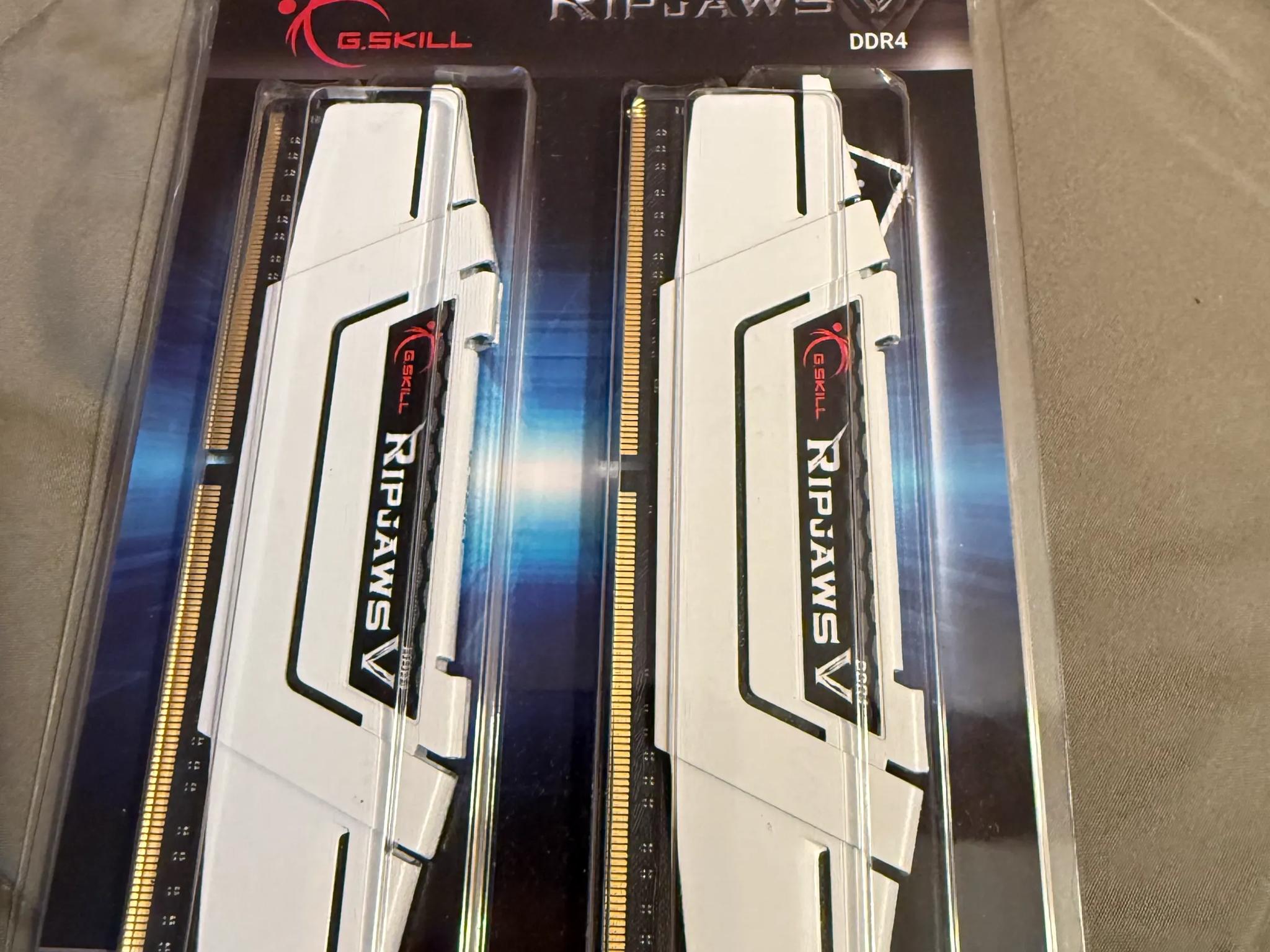 G.SKILL Ripjaws V Series DDR4 RAM 32GB (2x16GB) 3600MT/s CL18-22-22-42 1.35V - White