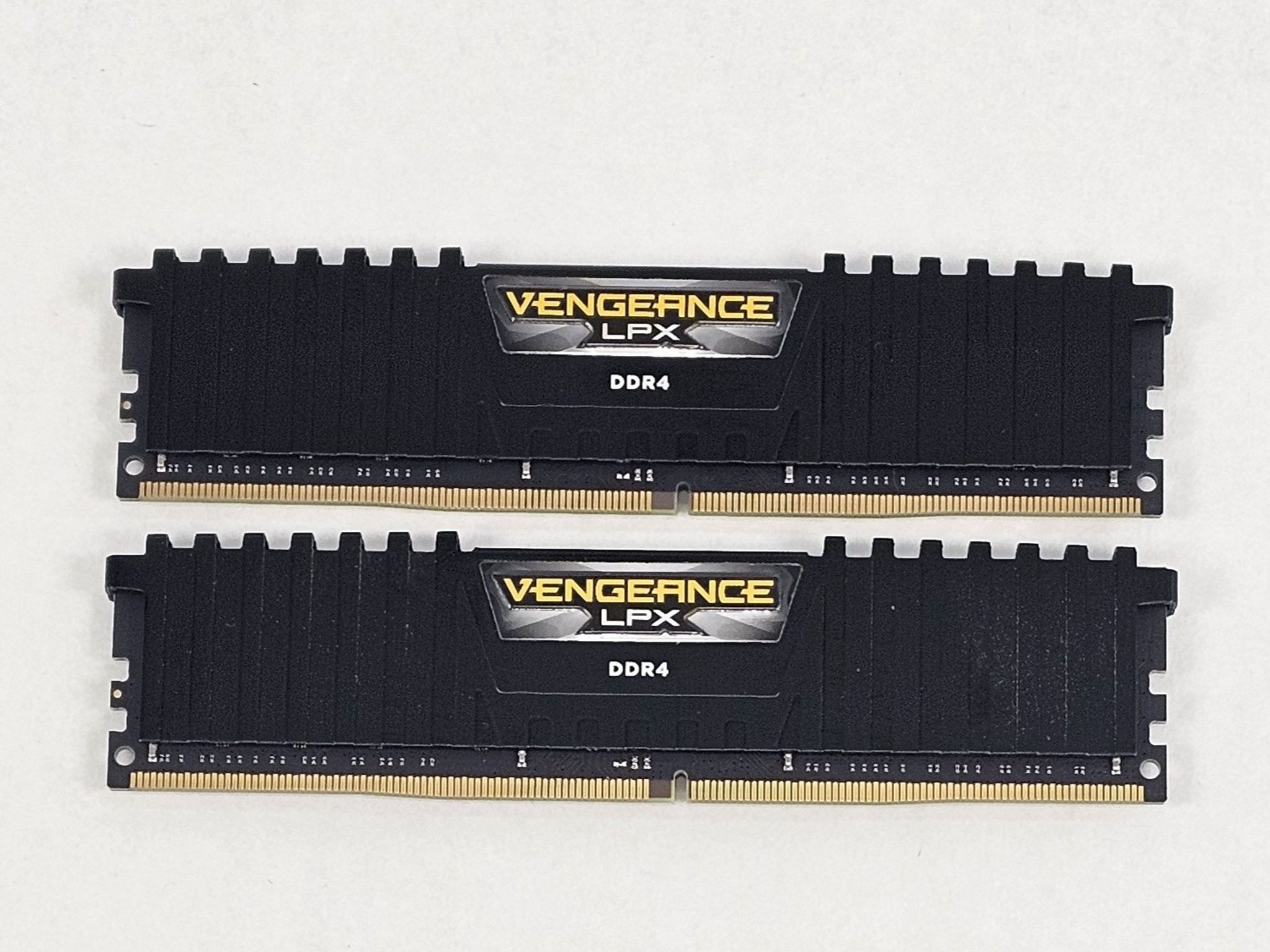 32GB DDR4 (2x16GB) CL18 3600MT/s Corsair Vengeance LPX