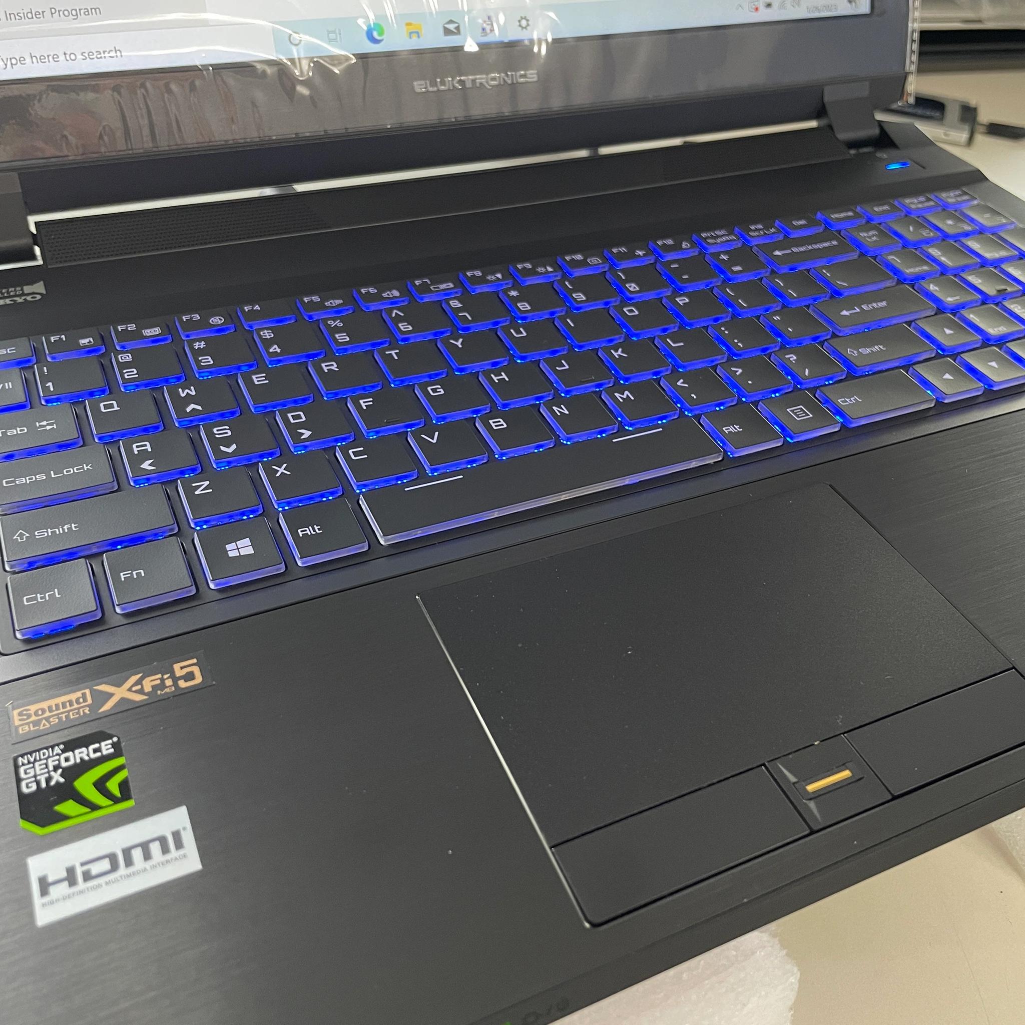 Clevo 15.6" P650RA + i7 6700HQ + GTX 965m + 1080p 60HZ