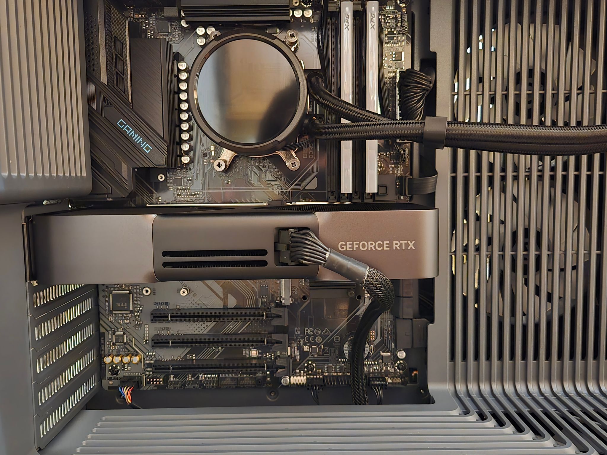 Ryzen 7 7800X3D RTX 5070 Founders Edition 32GB DDR5 Gaming PC