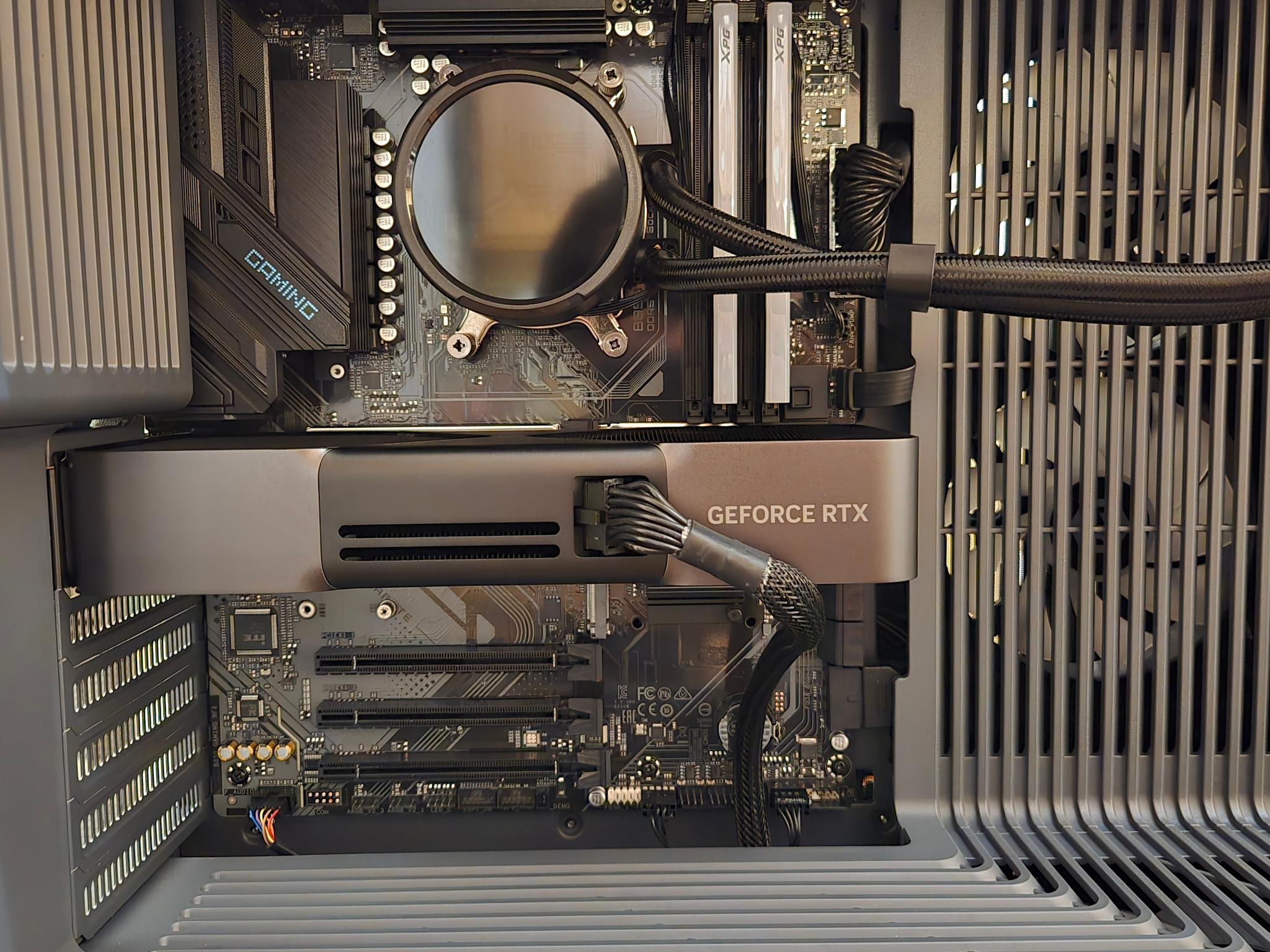 Ryzen 7 7800X3D RTX 5070 Founders Edition 32GB DDR5 Gaming PC