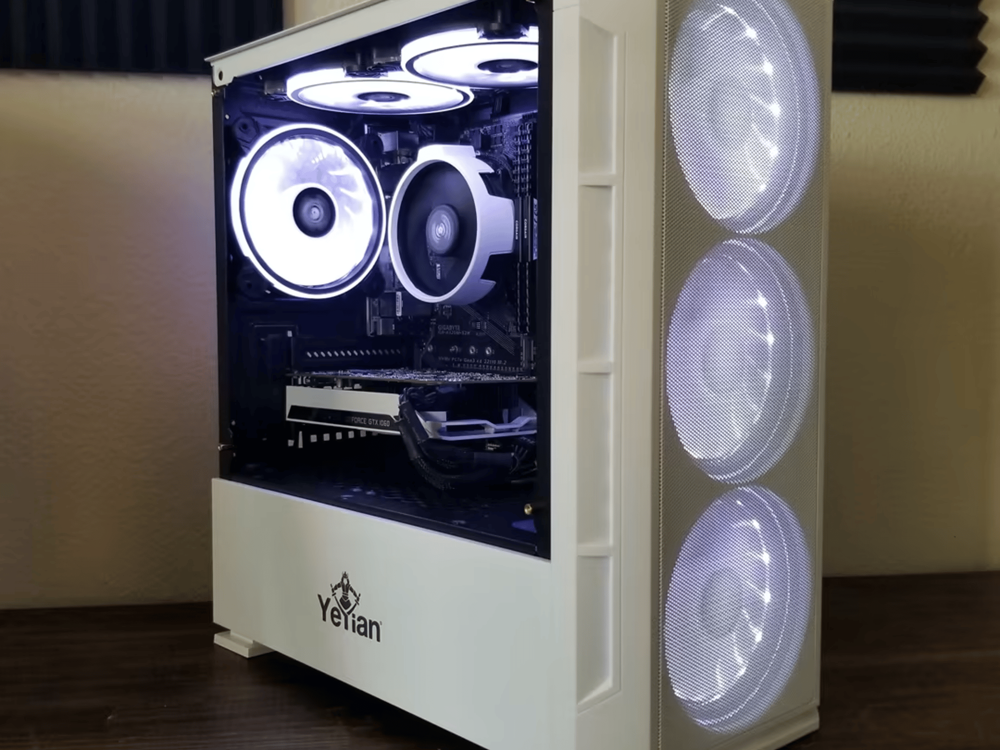 AMD Ryzen 5 2600 // EVGA GeForce GTX 1060 // Corsair LPX 16GB 3000MHz