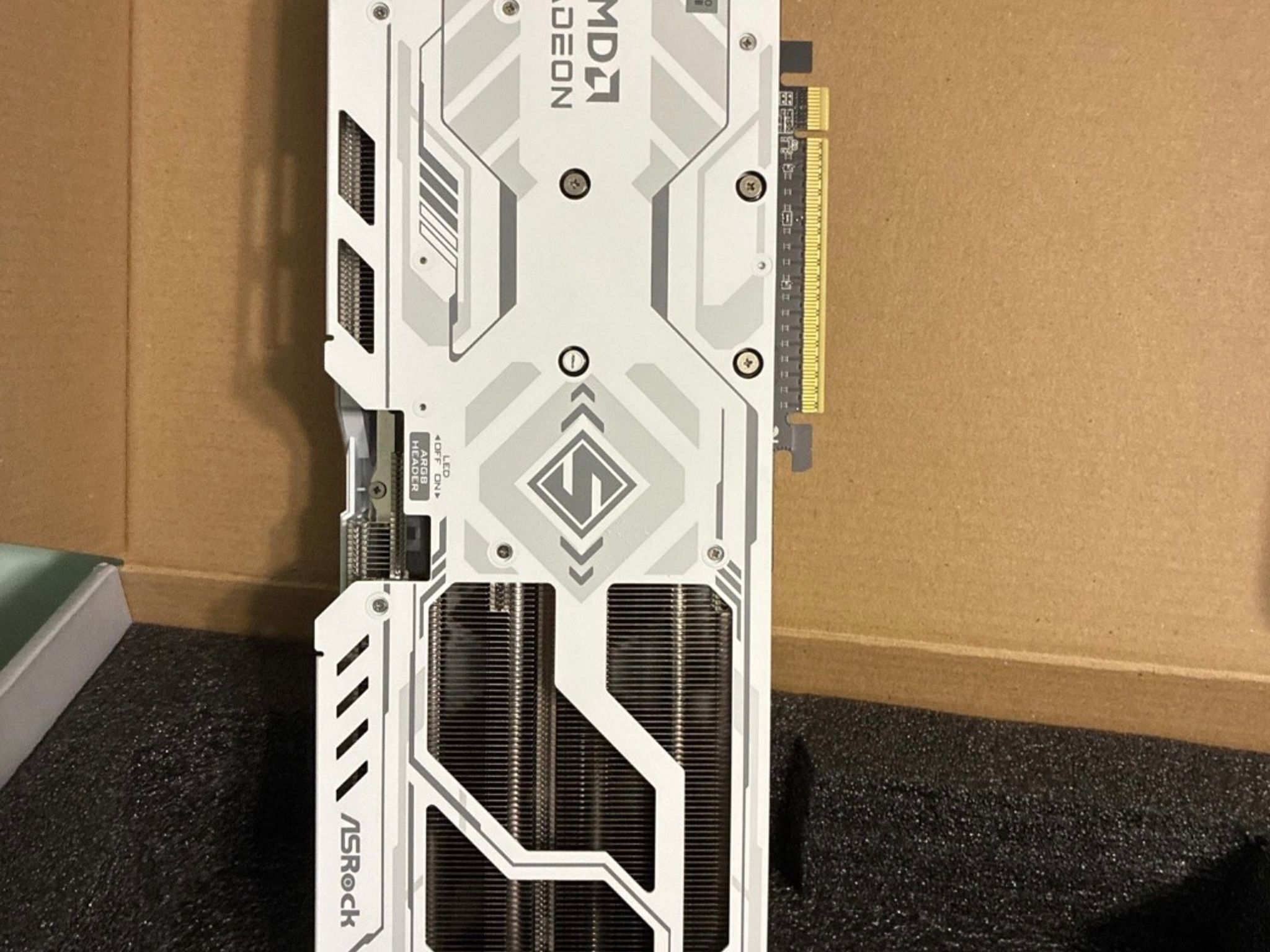 ASRock AMD Radeon RX 9060 XT Steel Legend OC GDDR6