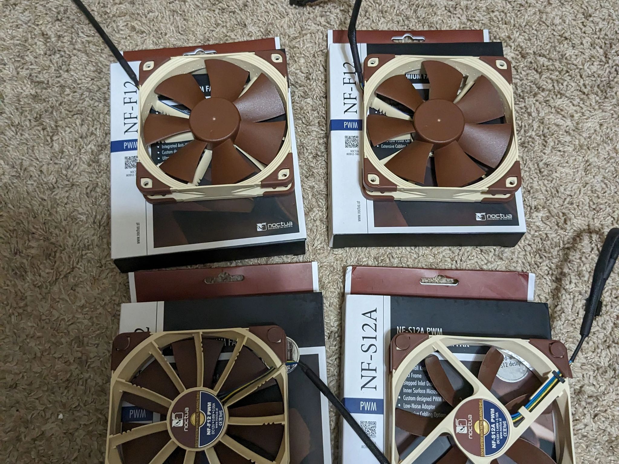4 Noctua Fans (1 NF-S12A, 3 NF-F12)