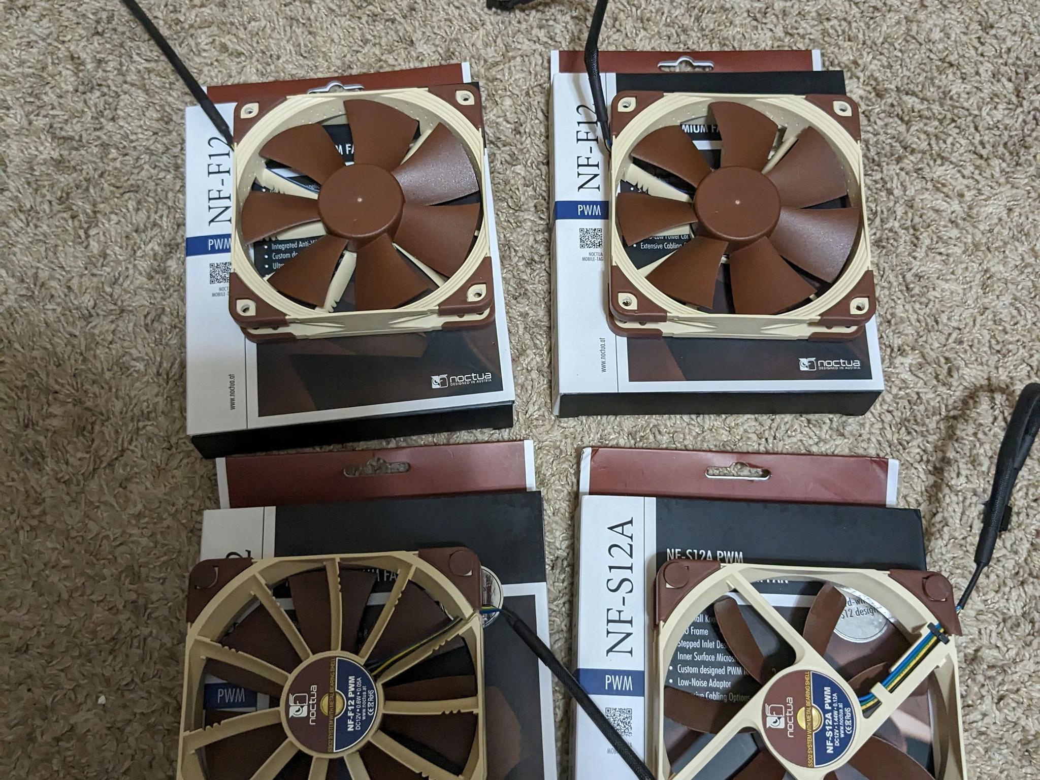 4 Noctua Fans (1 NF-S12A, 3 NF-F12)