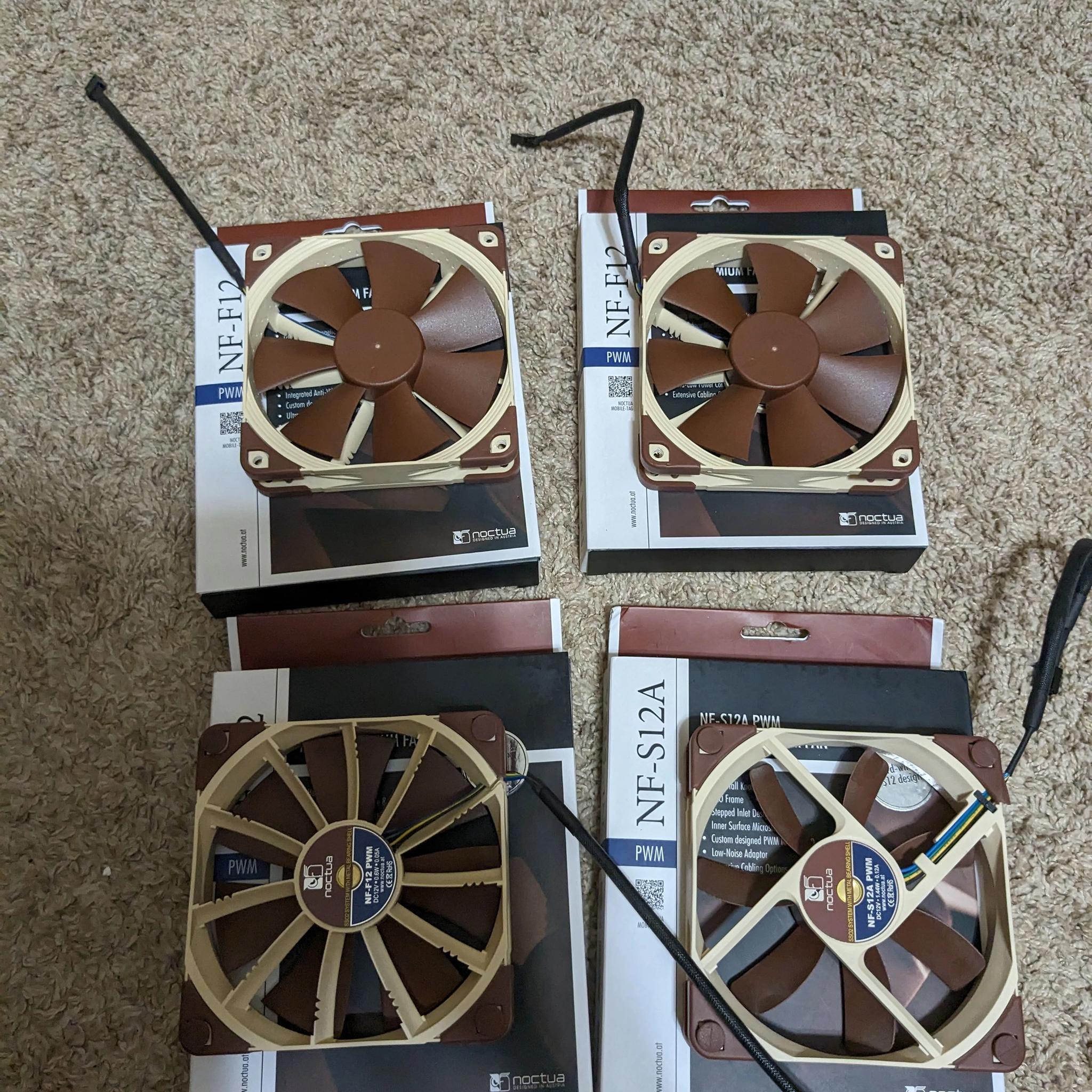 4 Noctua Fans (1 NF-S12A, 3 NF-F12)