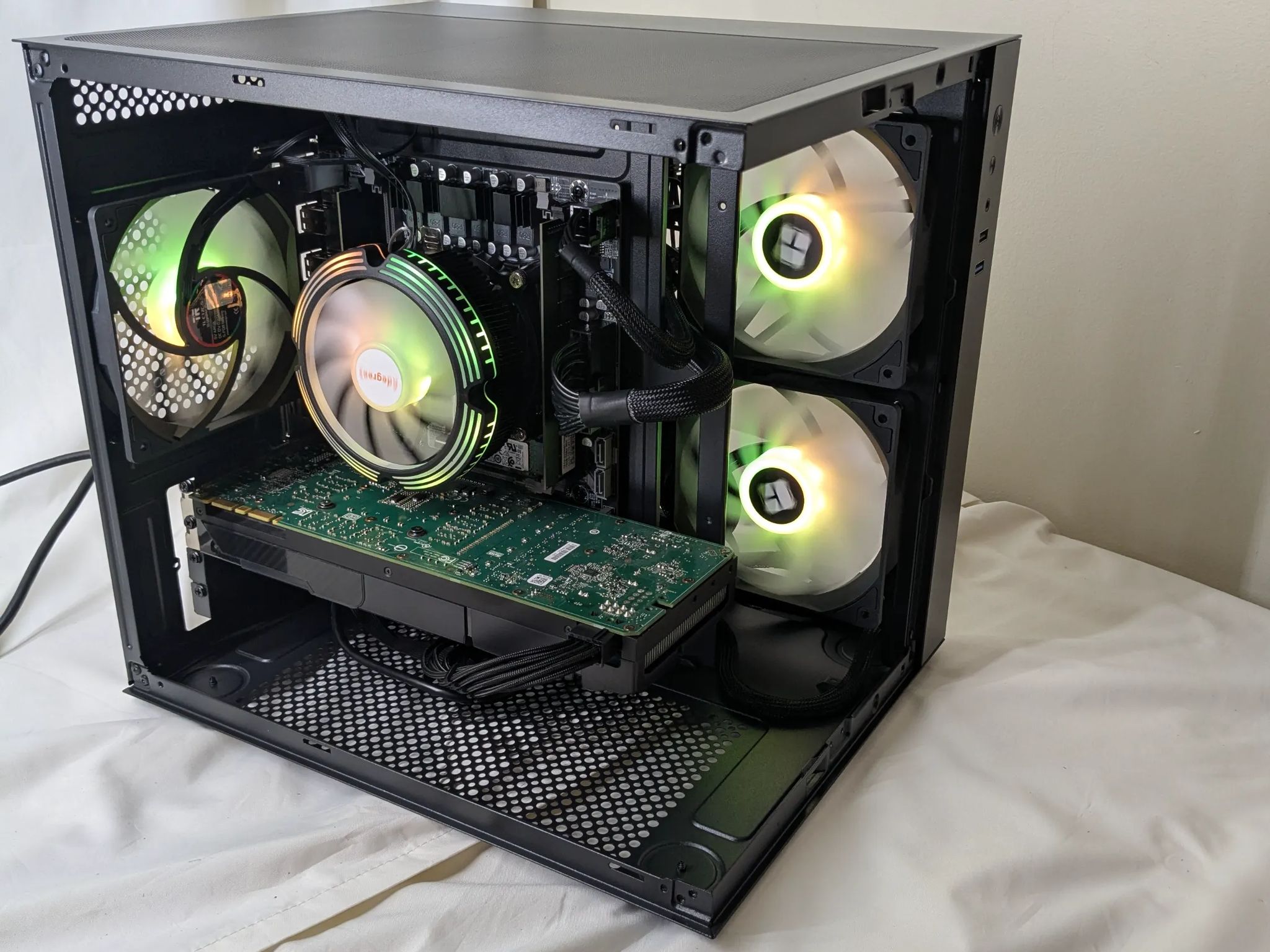 GTX 1080 | 14 cores 28 threads | 32 GB RAM