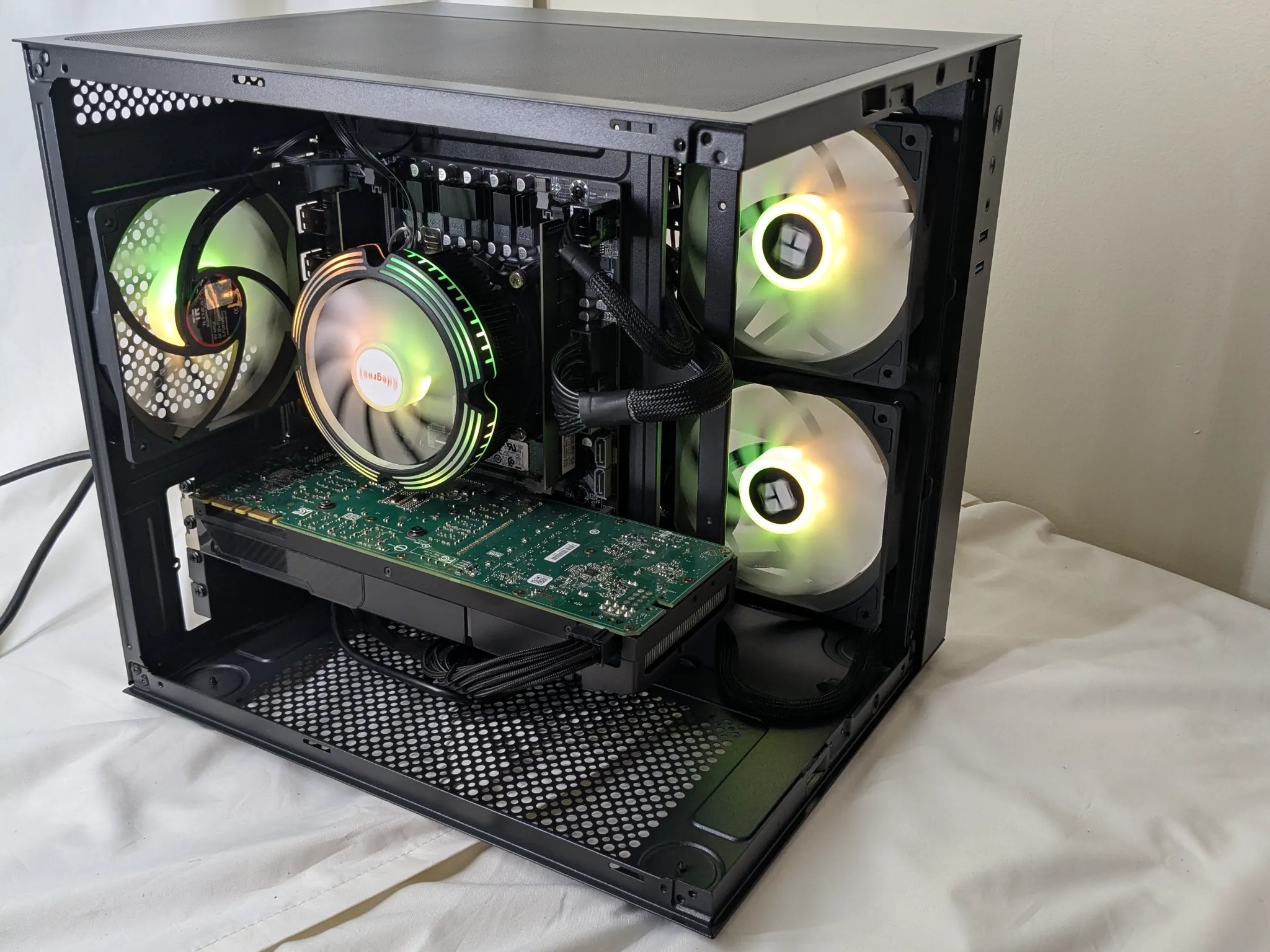 GTX 1080 | 14 cores 28 threads | 32 GB RAM