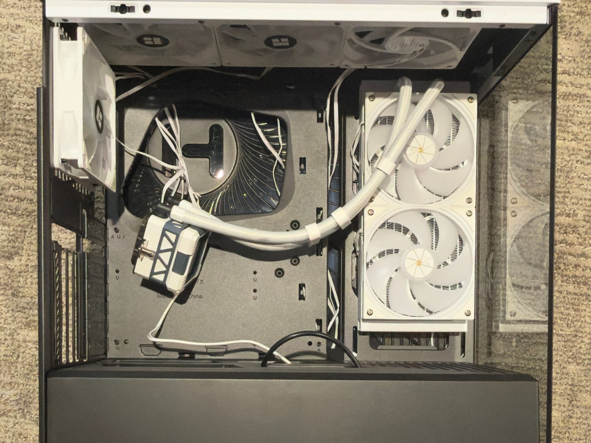 HYTE Y40 Panda PC Case + 1000WPSU + 240mm AIO Cooler + 7x Fans + Keyboard Bundle