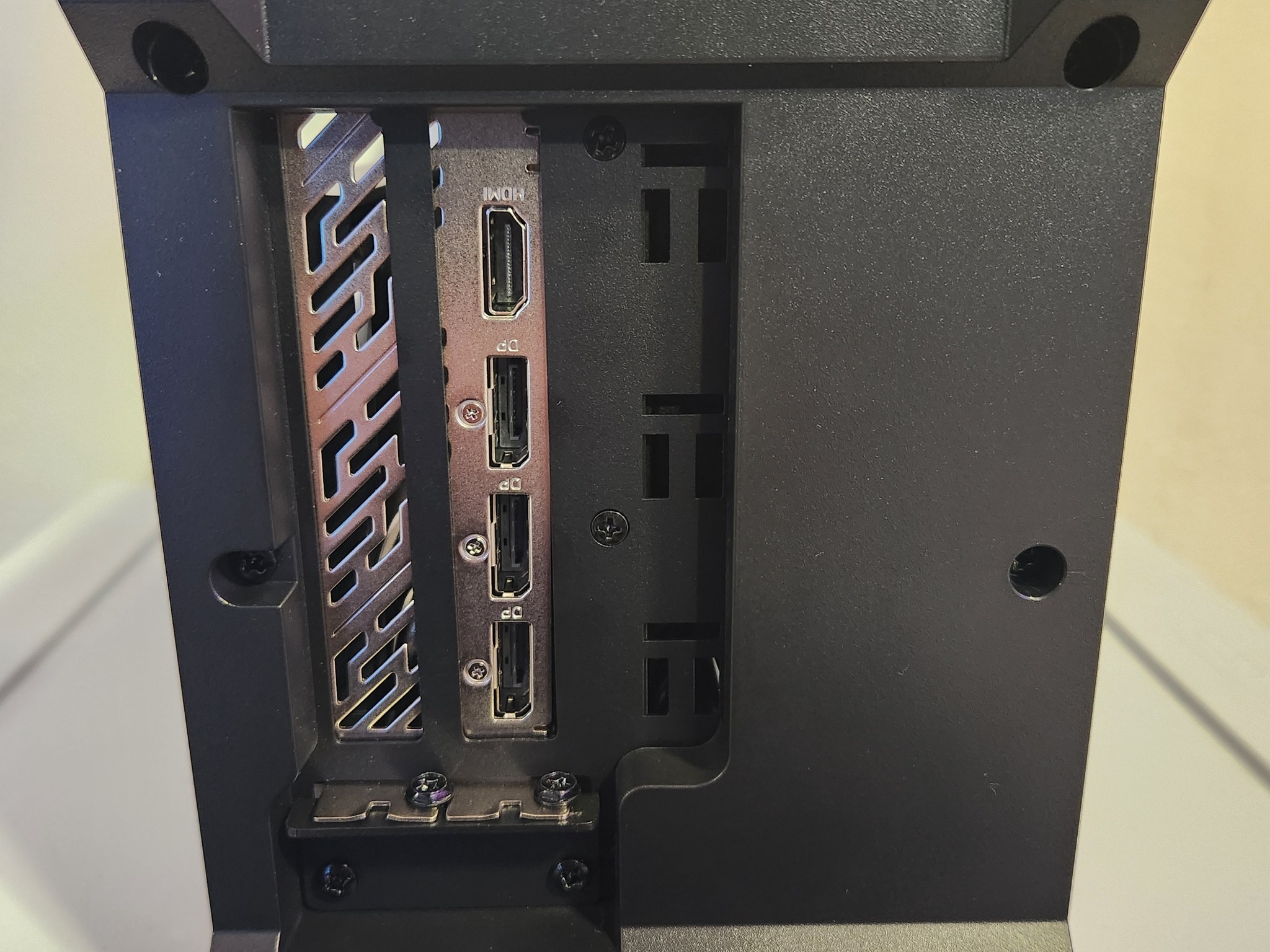 SFF Gaming PC – Ryzen 9 7945HX3D + Radeon RX 9070 + 48GB DDR5 + 2TB SSD