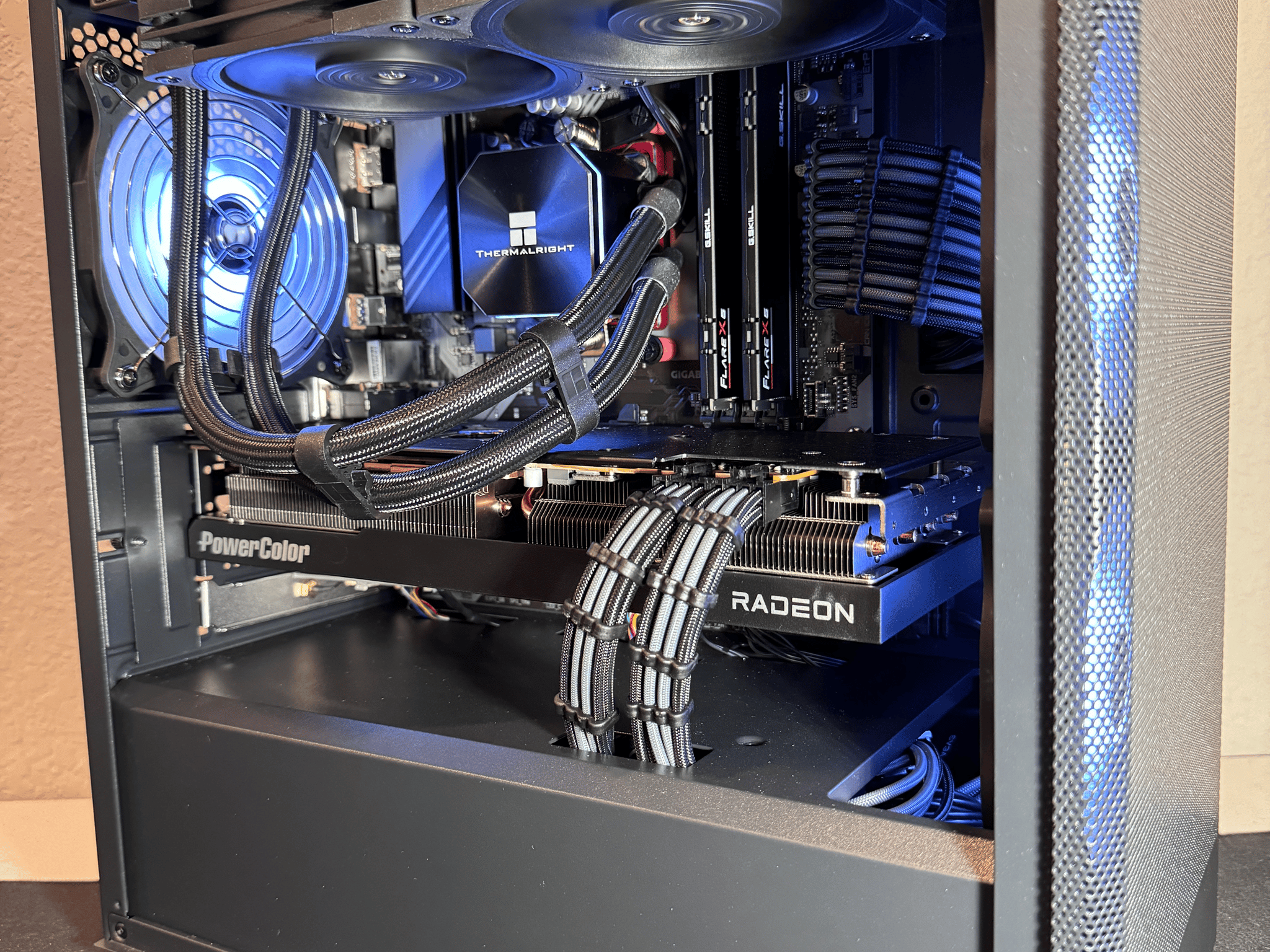 Ryzen 7600x + RX 7700XT Build