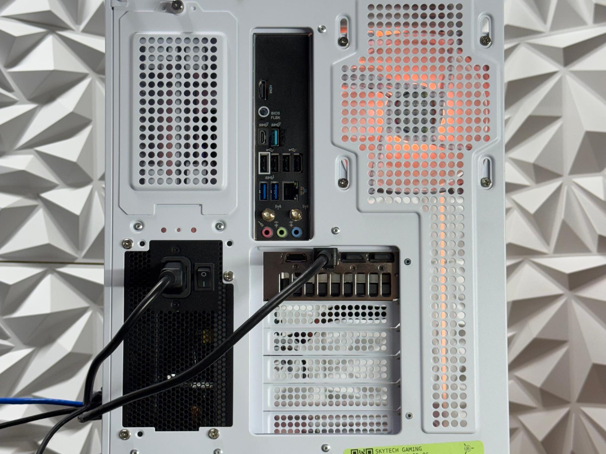 Ryzen 7 9700x / RTX 5060 ti 16GB / 16GB DDR5 Ram / 1Tb storage / Windows 11
