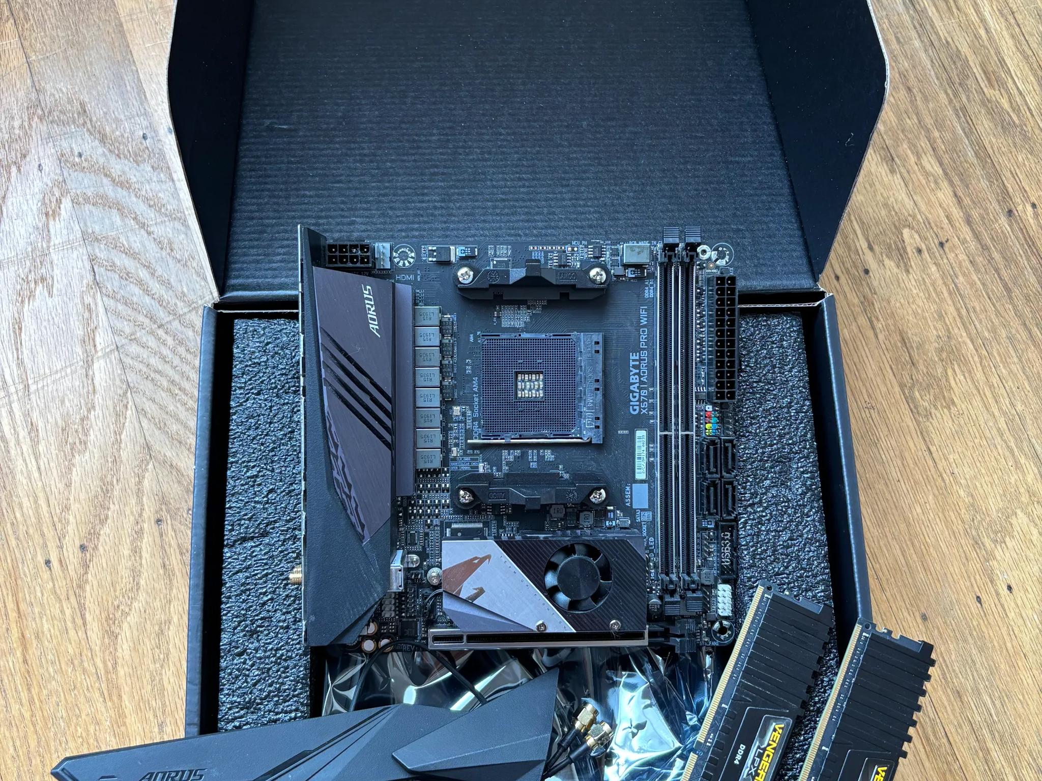 Aorus x570 WiFi ITX Mobo with 32GB DDR4 COMBO