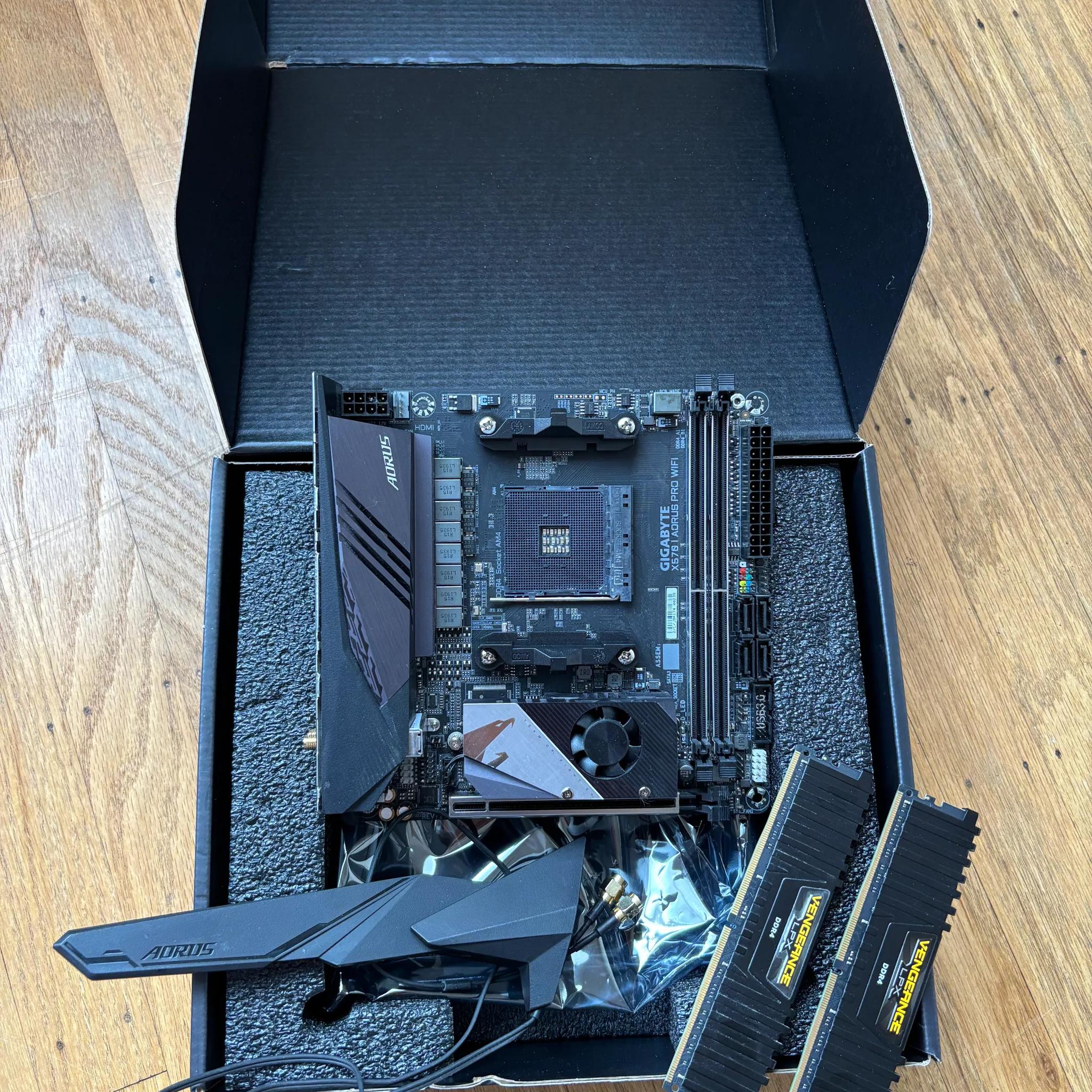 Aorus x570 WiFi ITX Mobo with 32GB DDR4 COMBO