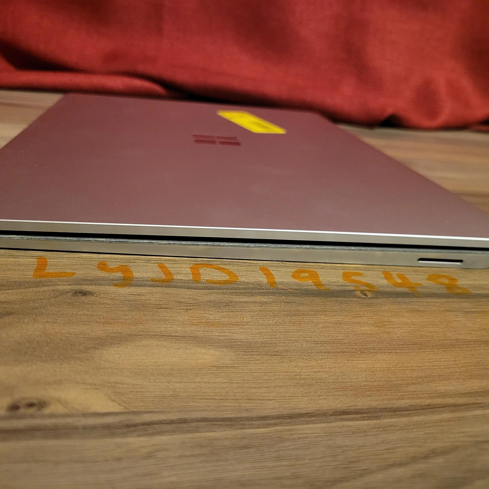 Microsoft Surface Laptop 5 - 512gb ssd - evo i7-1255u - 13.5" 2k Touch Screen