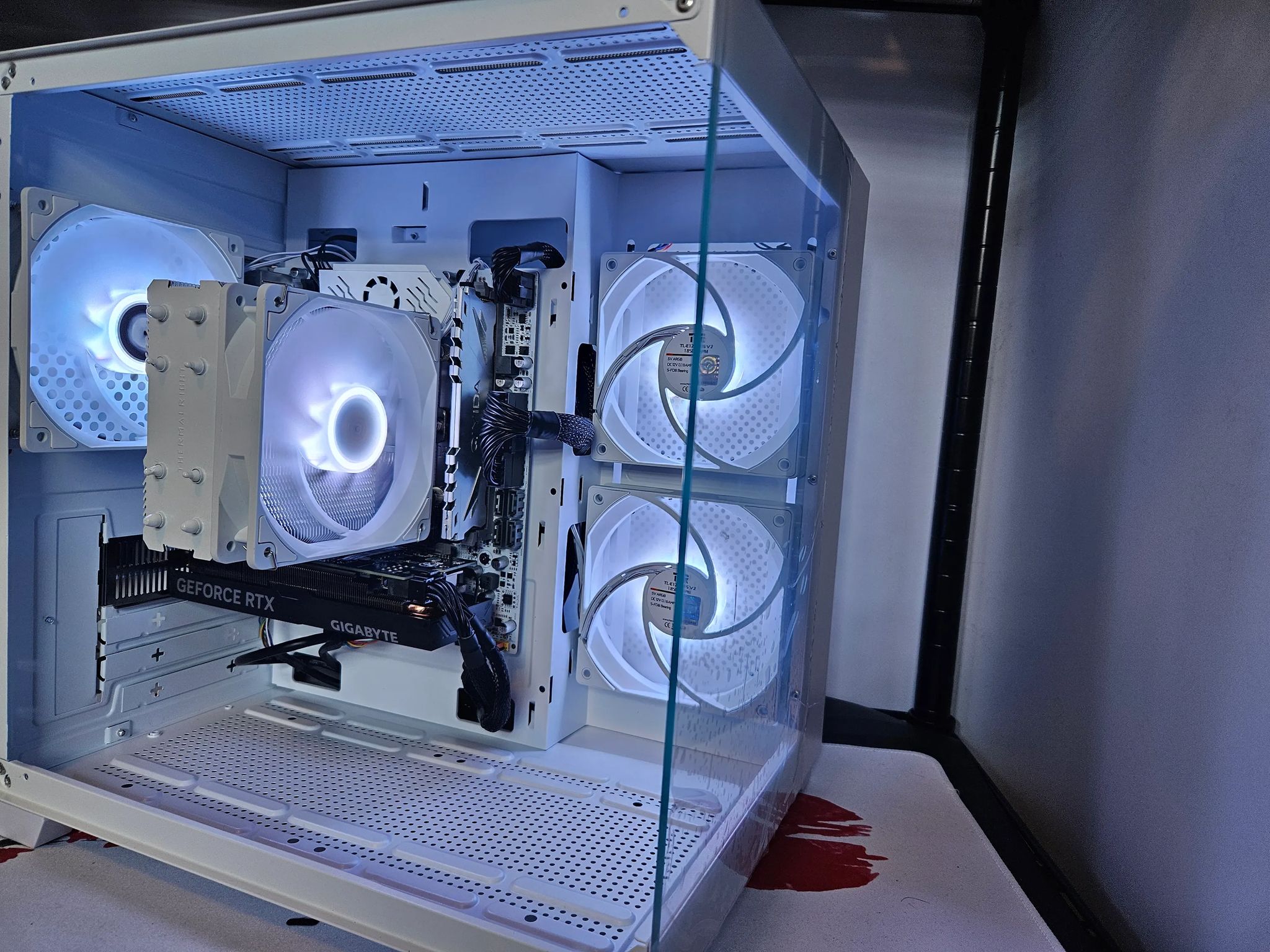 Dent sale Arctic Rig Intel 14 Core / 32GB DDR4 / 2TB SSD / RTX 4060