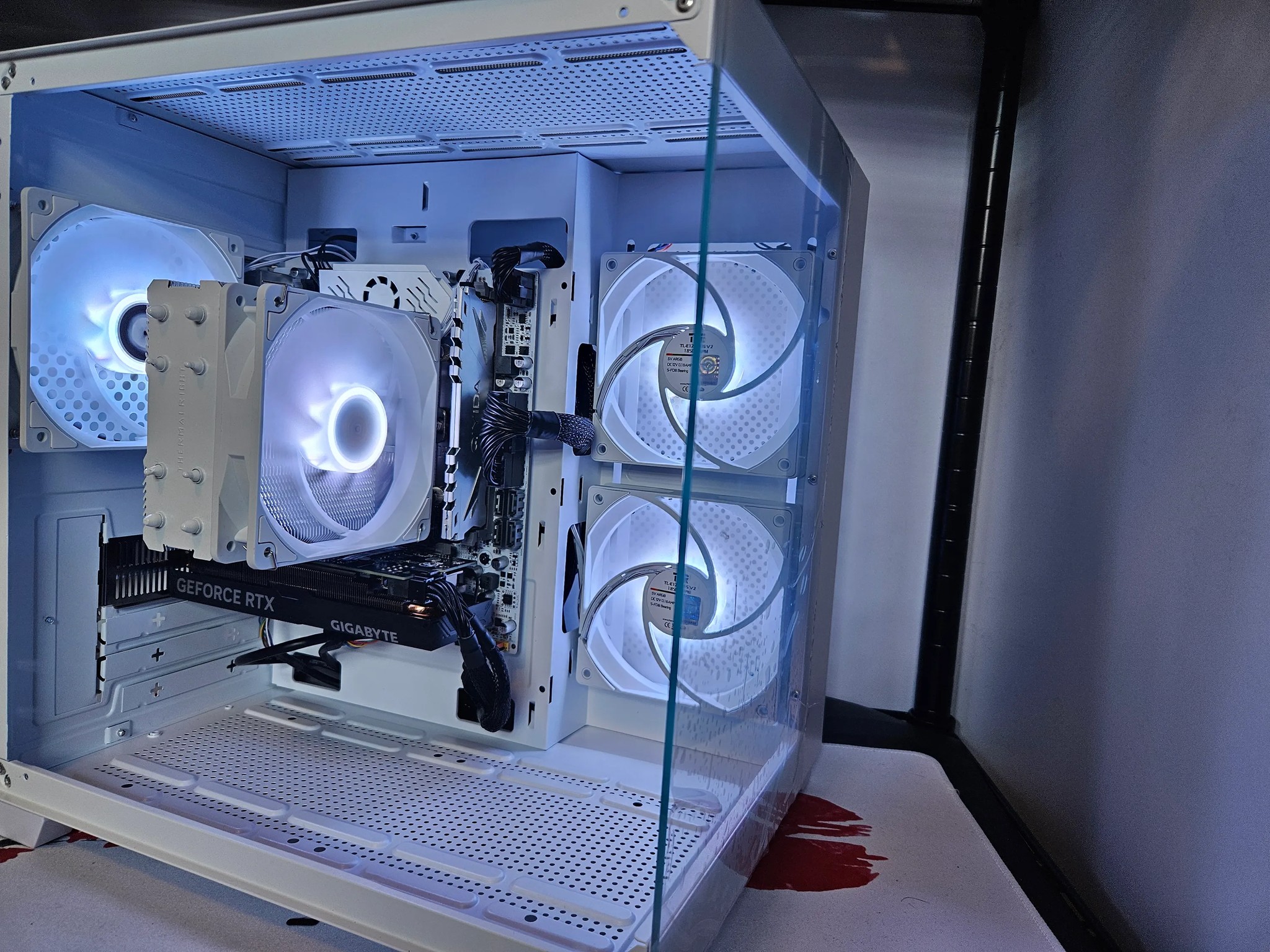 Dent sale Arctic Rig Intel 14 Core / 32GB DDR4 / 2TB SSD / RTX 4060