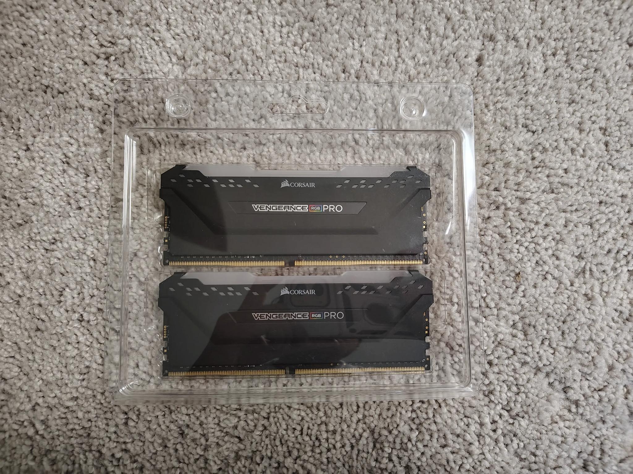 16GB DDR4 3000 MHZ CORSAIR VENEGANCE RGB